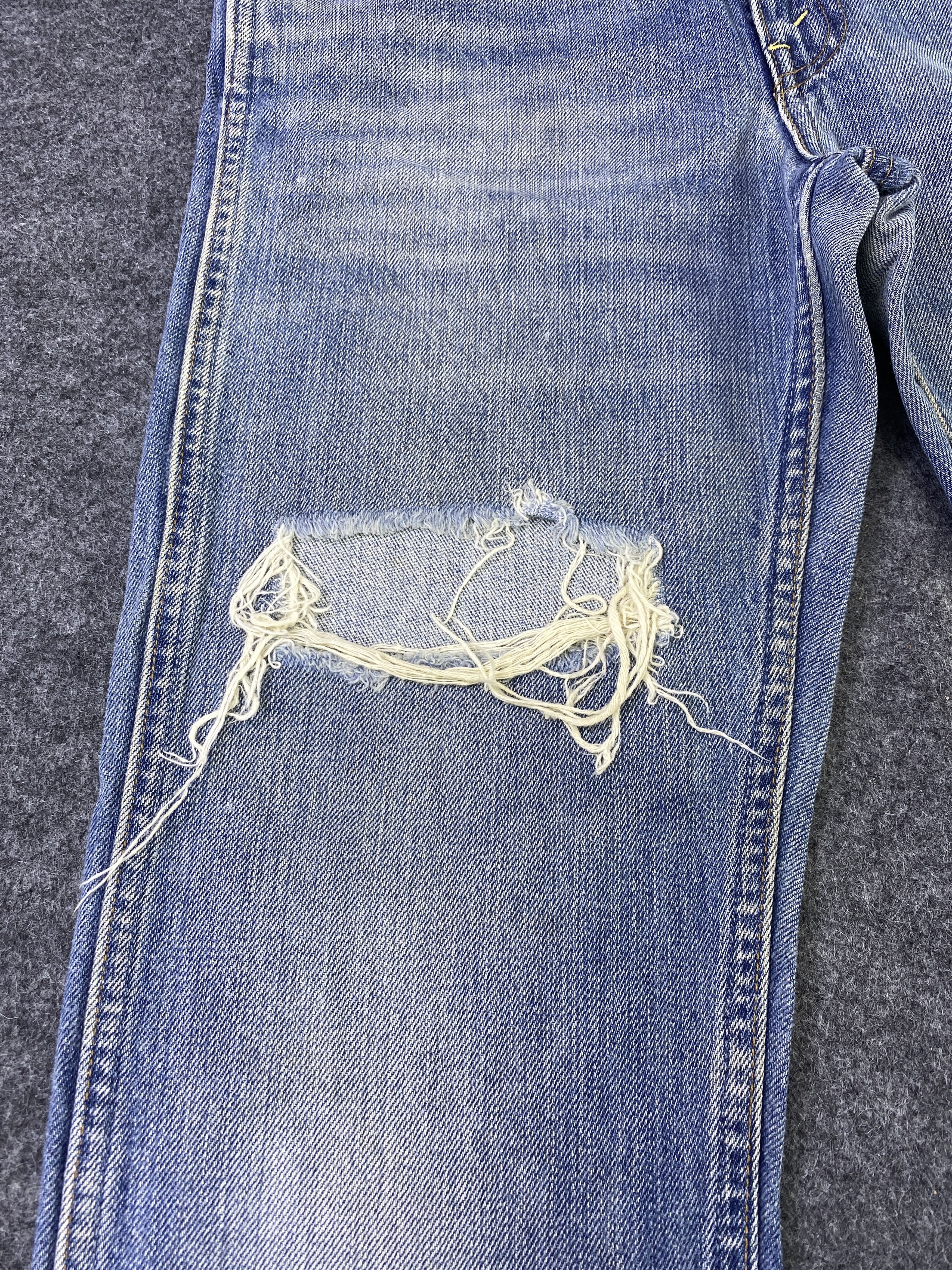 Levi's VINTAGE LEVI'S 605 DISTRESSES BLUE WASH JEANS-J887 Size US 31 - 11 Thumbnail