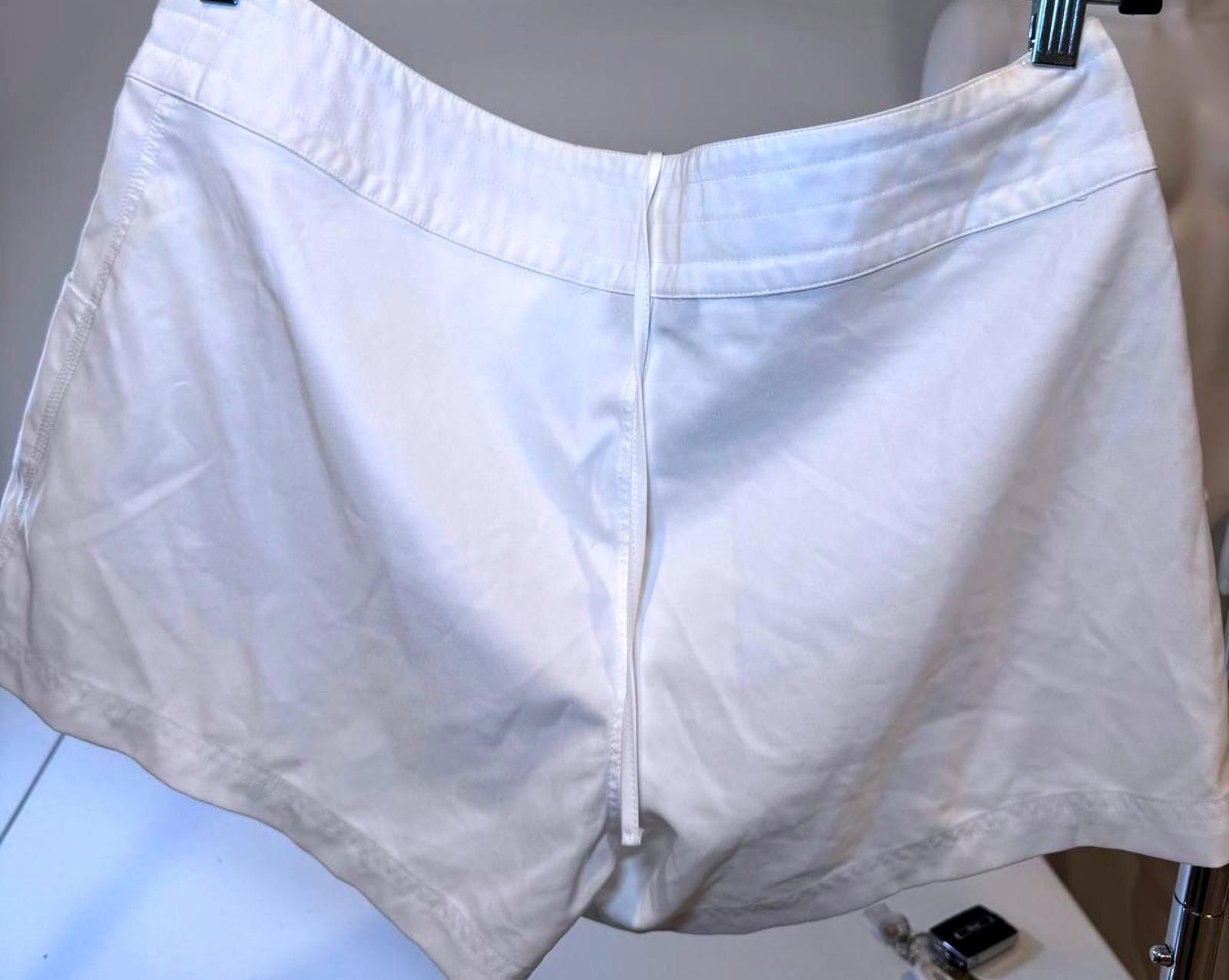 Designer La Blanca Women's White Shorts with Lace-Up Detail Size 36" / US 14 / IT 50 - 2 Thumbnail