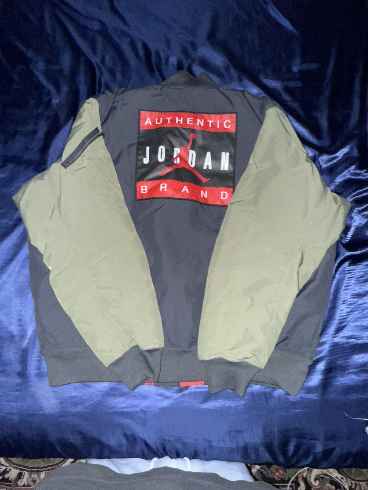 Nike New Nike Jordan Renegade Jacket Off Noir Olive HQ2664-045 Size US XL / EU 56 / 4 - 2 Thumbnail