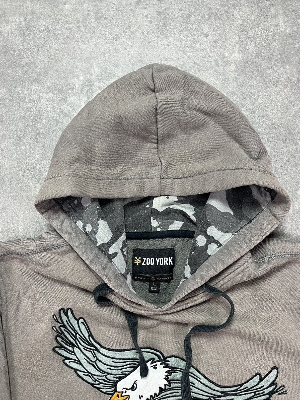 Zoo York 00s Zoo York Skating Eagle Faded Embroidered Hoodie L Y2K Size US L / EU 52-54 / 3 - 8 Thumbnail