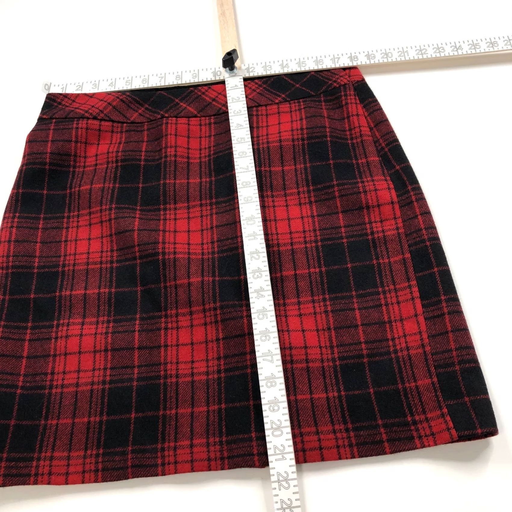 Eddie Bauer Eddie Bauer Skirt Mini Wool Blend Zip Plaid Black Red MINT 14 Multicolor, 36In Fits, Short, Women, 90s? Size 36" / US 14 / IT 50 - 2 Thumbnail