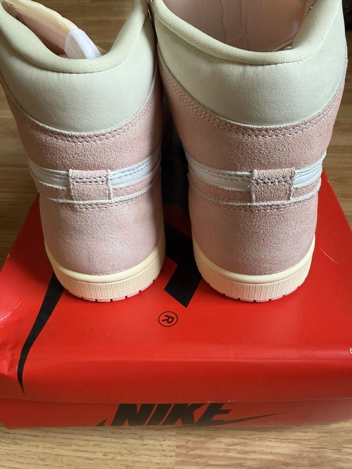 Nike WMNS Air Jordan 1 “Washed Pink” Size US 10 / EU 43 - 7 Thumbnail