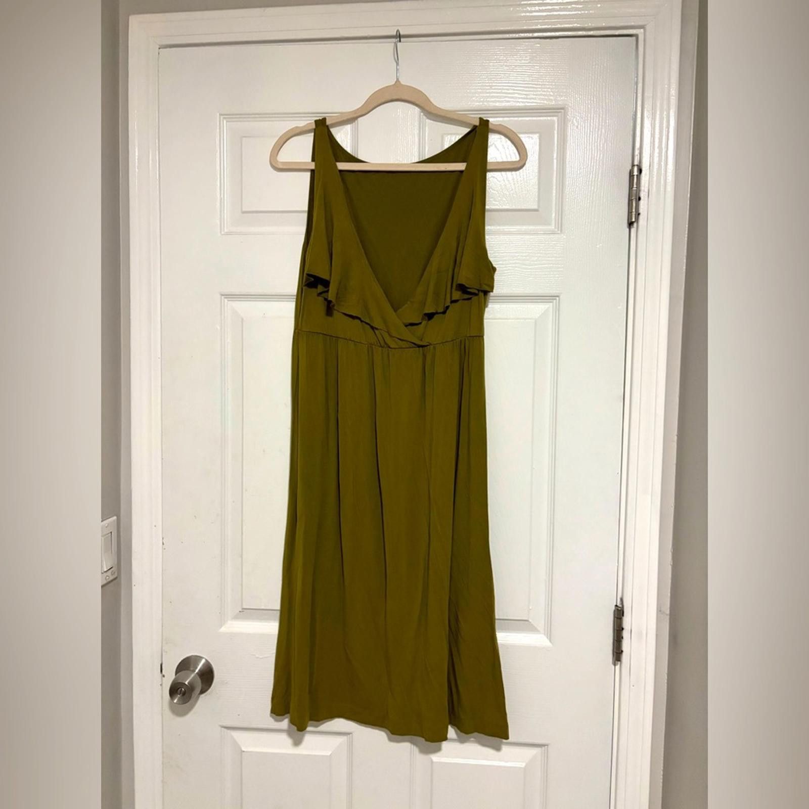 J.Crew J. Crew Olive Midi Dress Size M / US 6-8 / IT 42-44 - 1 Thumbnail