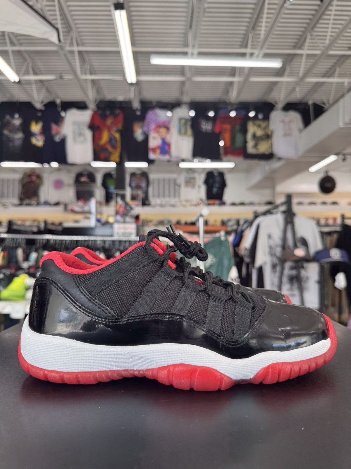 Jordan Brand Air Jordan 11 Low Bred Size 5.5Y (2015) Size US 5.5 / EU 38 - 6 Thumbnail