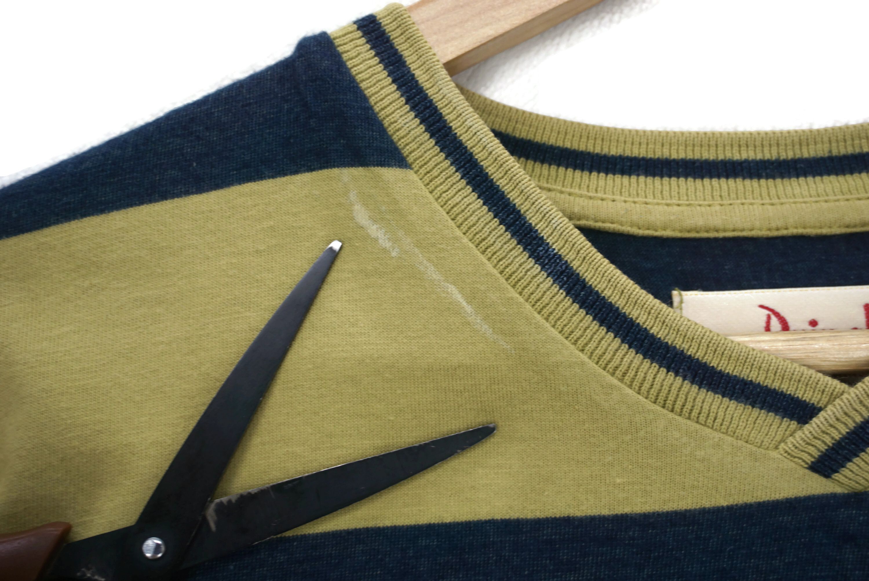 Pringle Of Scotland Vintage Pringle Tee Size S V Neck Striped Made in Portugal Size US S / EU 44-46 / 1 - 6 Thumbnail