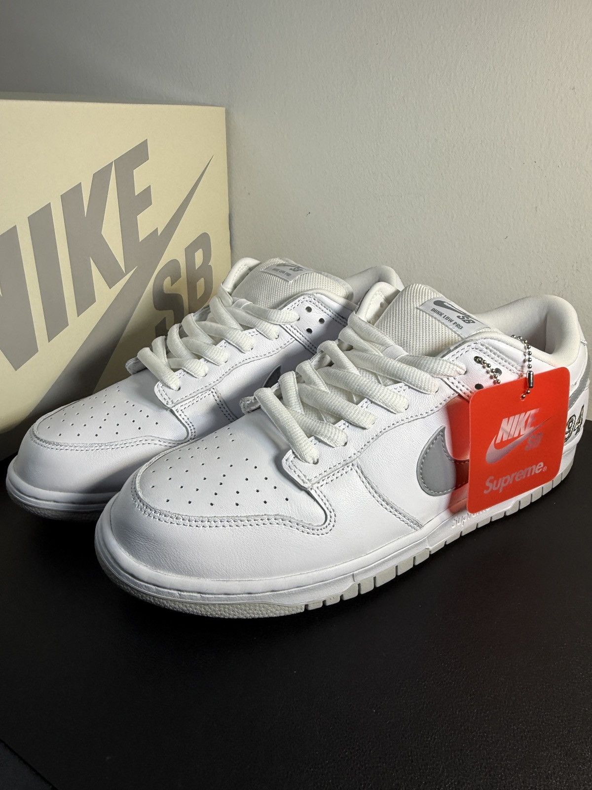 Nike × Supreme Brand New Nike SB Supreme Low Top Dunks White Size US 11 / EU 44 - 2 Thumbnail