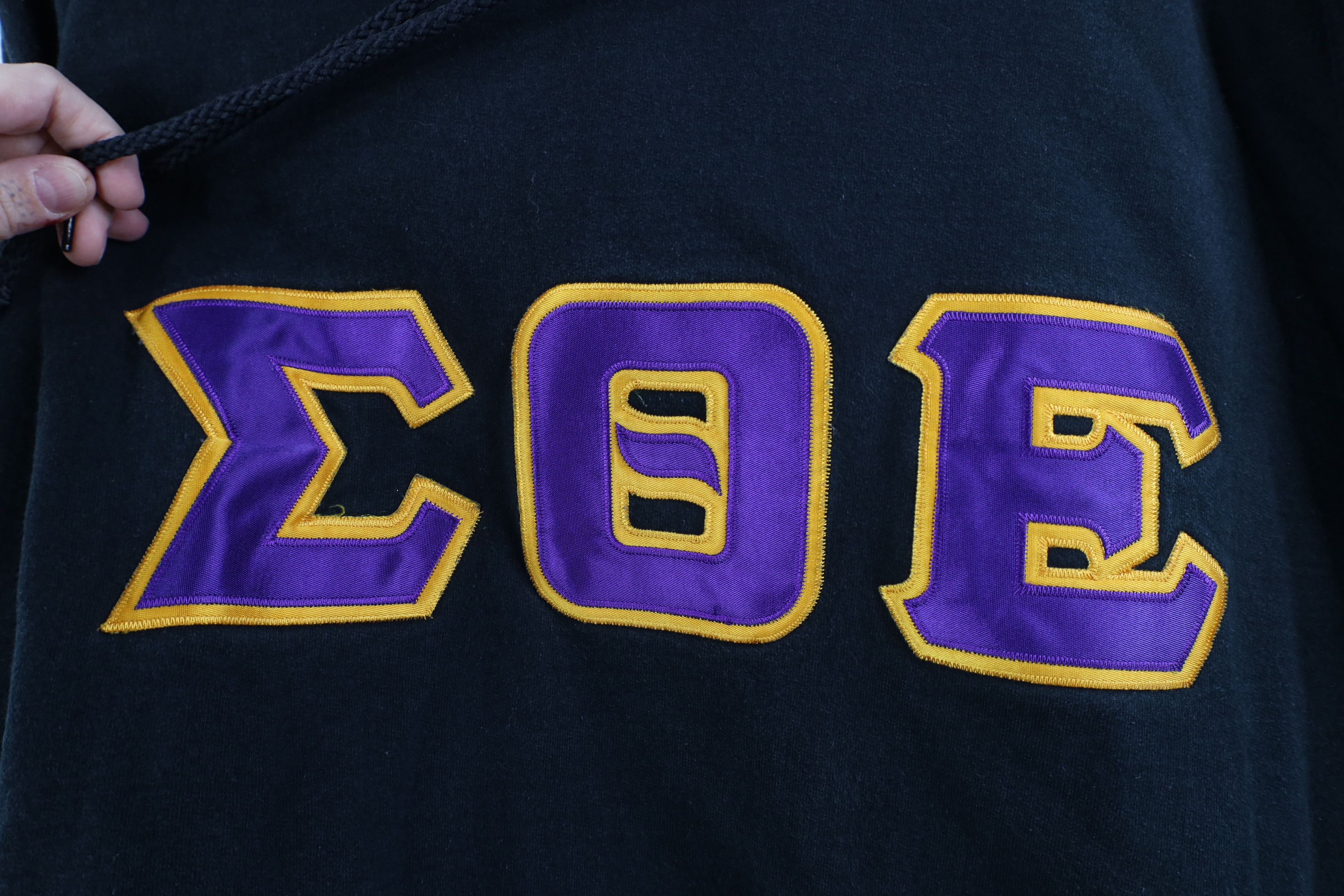 Vintage Vintage Theta Epsilon Fraternity Hoodie Sweatshirt Black Size US XXL / EU 58 / 5 - 6 Thumbnail
