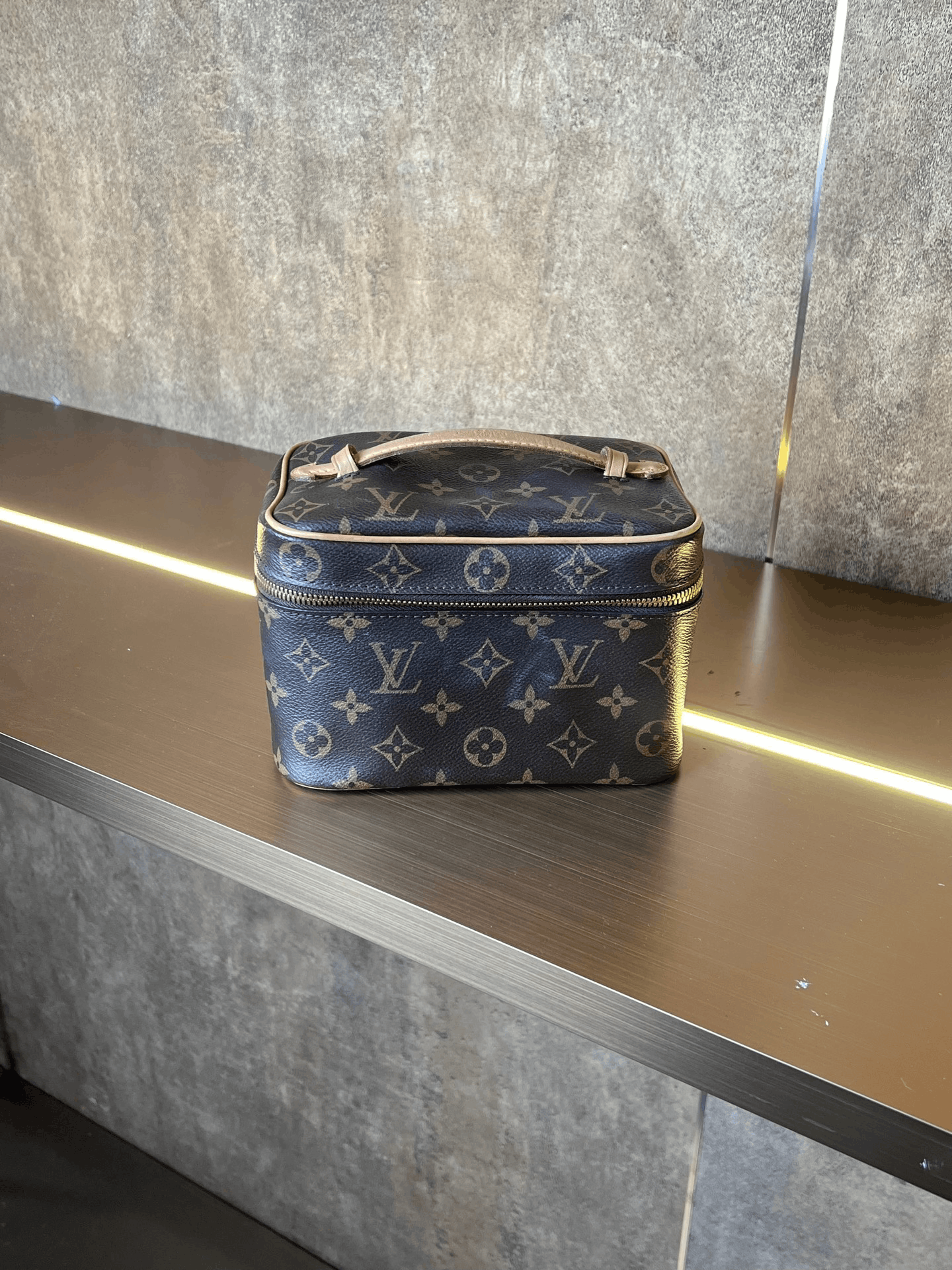 Louis Vuitton LV Cosmetic Bag Chip Version Size ONE SIZE - 1 Thumbnail