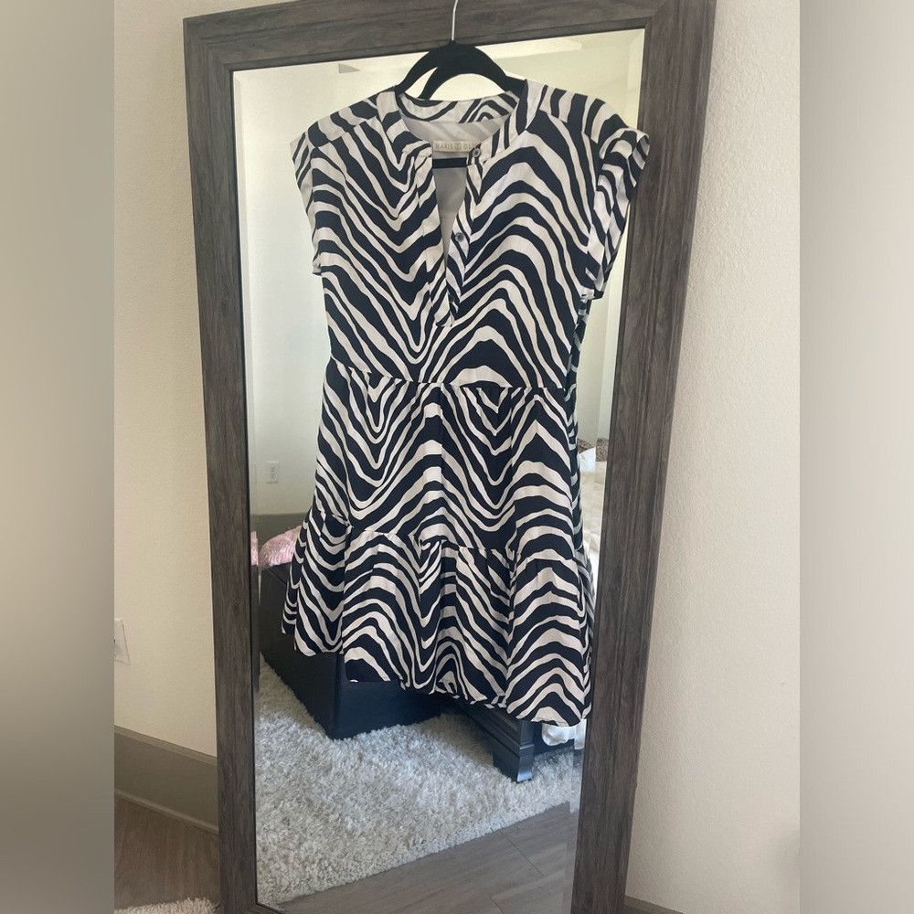 Marie Oliver Marie Oliver black and white v neck stripped midi dress Size XXS / US 00 / IT 34 - 2 Thumbnail