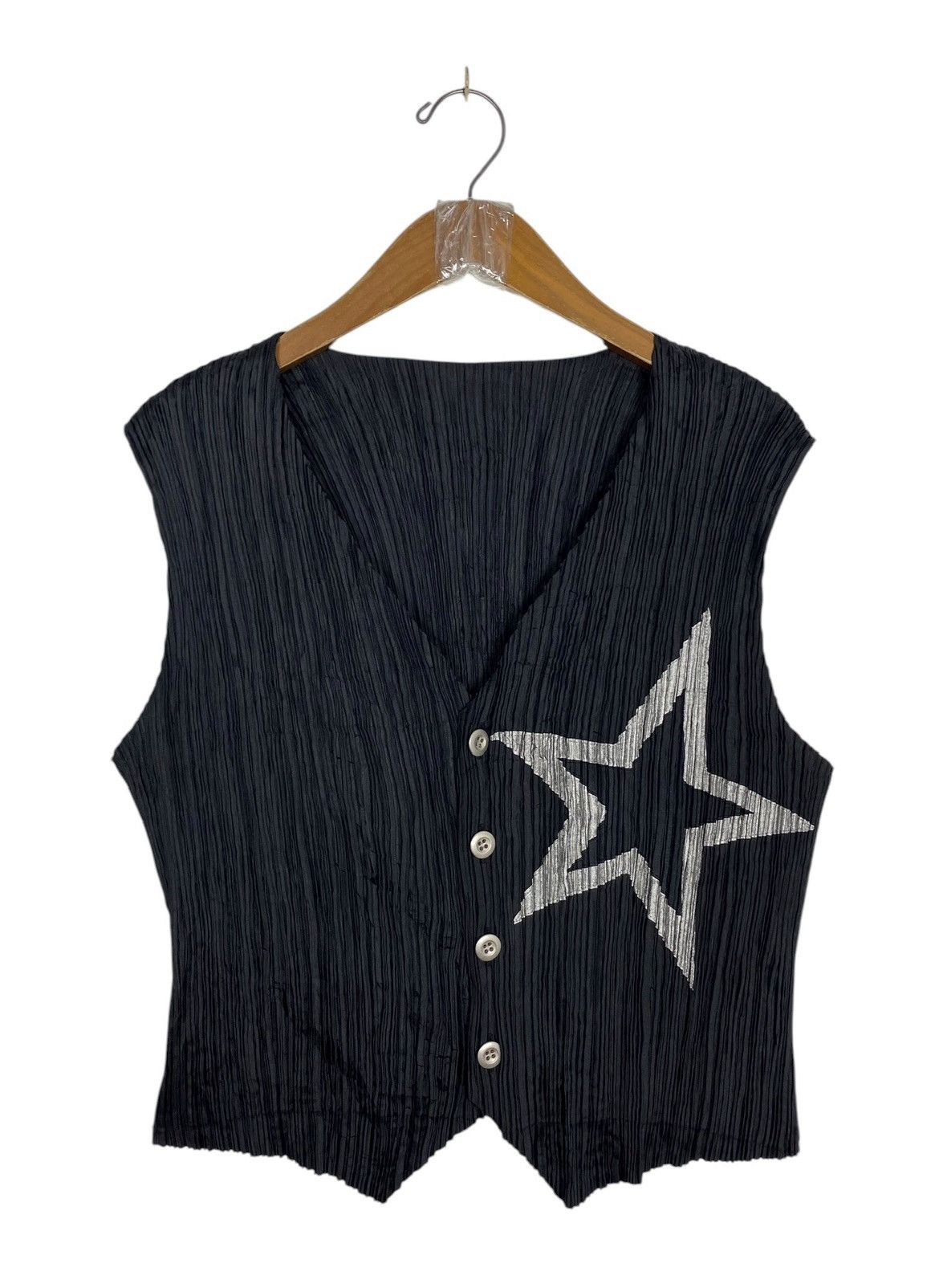 Issey Miyake Rare‼️Vintage Summer 2005 Issey Miyake Star Logo Pleated Vest Size US S / EU 44-46 / 1 - 1 Thumbnail