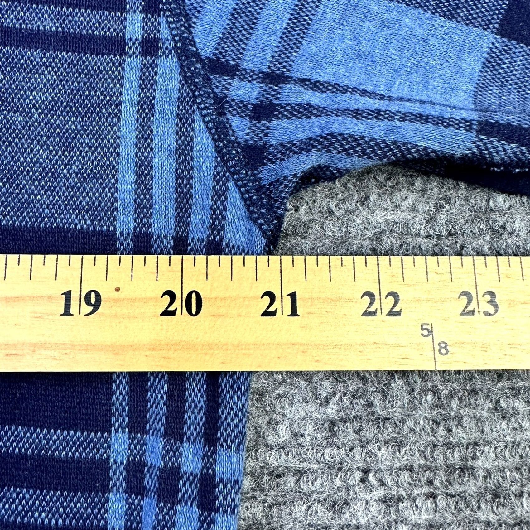 Vintage VINTAGE LL Bean Men’s Medium T Shirt Blue Plaid Long Sleeve Henley Neck Made In USA Shirt Size US M / EU 48-50 / 2 - 7 Thumbnail