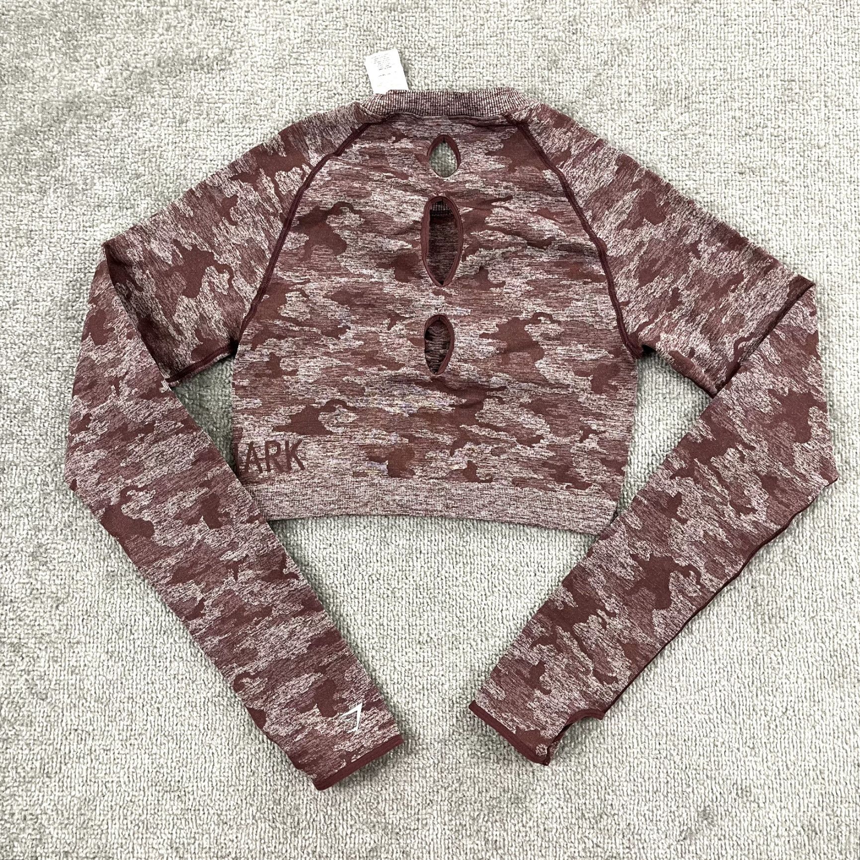 Gymshark GYMSHARK Top Womens Large Cropped Red Adapt Camo Seamless Gym Train Long Sleeve Shirt Size L / US 10 / IT 46 - 2 Thumbnail