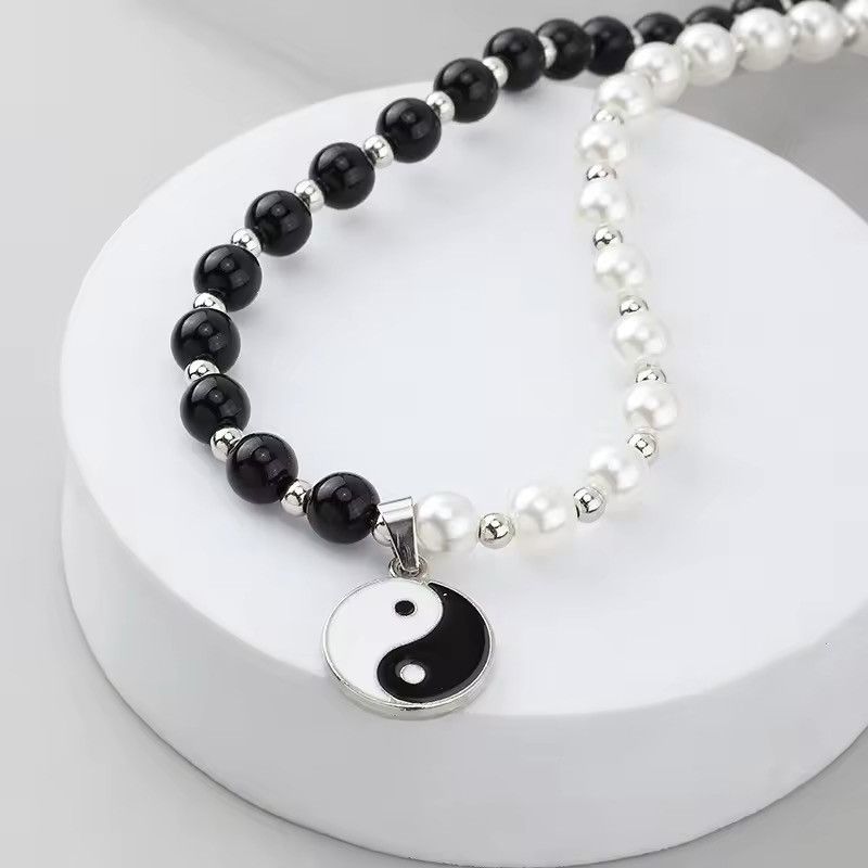 Jewelry Black and White Round Pendant Pearl Necklace Size ONE SIZE - 3 Thumbnail