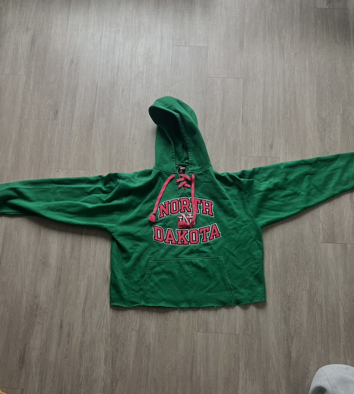 Vintage Cropped Green NDSU Pullover: Size Lrg Size US L / EU 52-54 / 3 - 1 Thumbnail