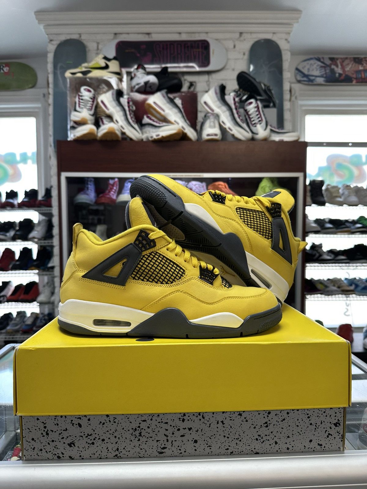 Jordan Brand Jordan 4 Retro ‘Lightning’ Size US 11.5 / EU 44-45 - 1 Thumbnail