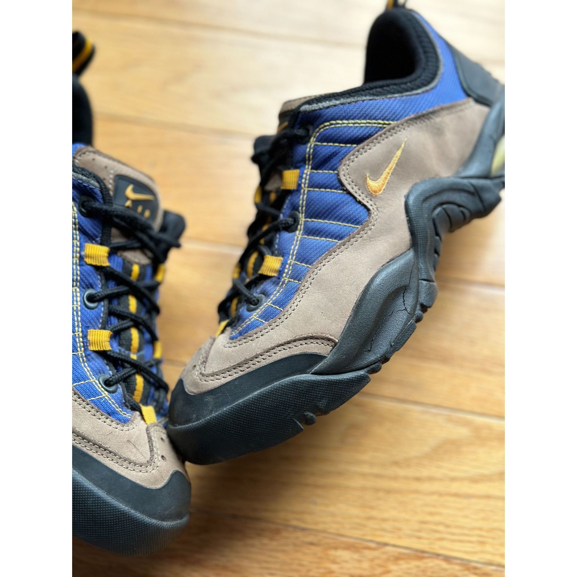 Nike ACG VINTAGE NIKE ACG LOW NAVY TAN LEATHER SHOES MENS SIZE 8.5 RA Size US 8.5 / EU 41-42 - 3 Thumbnail