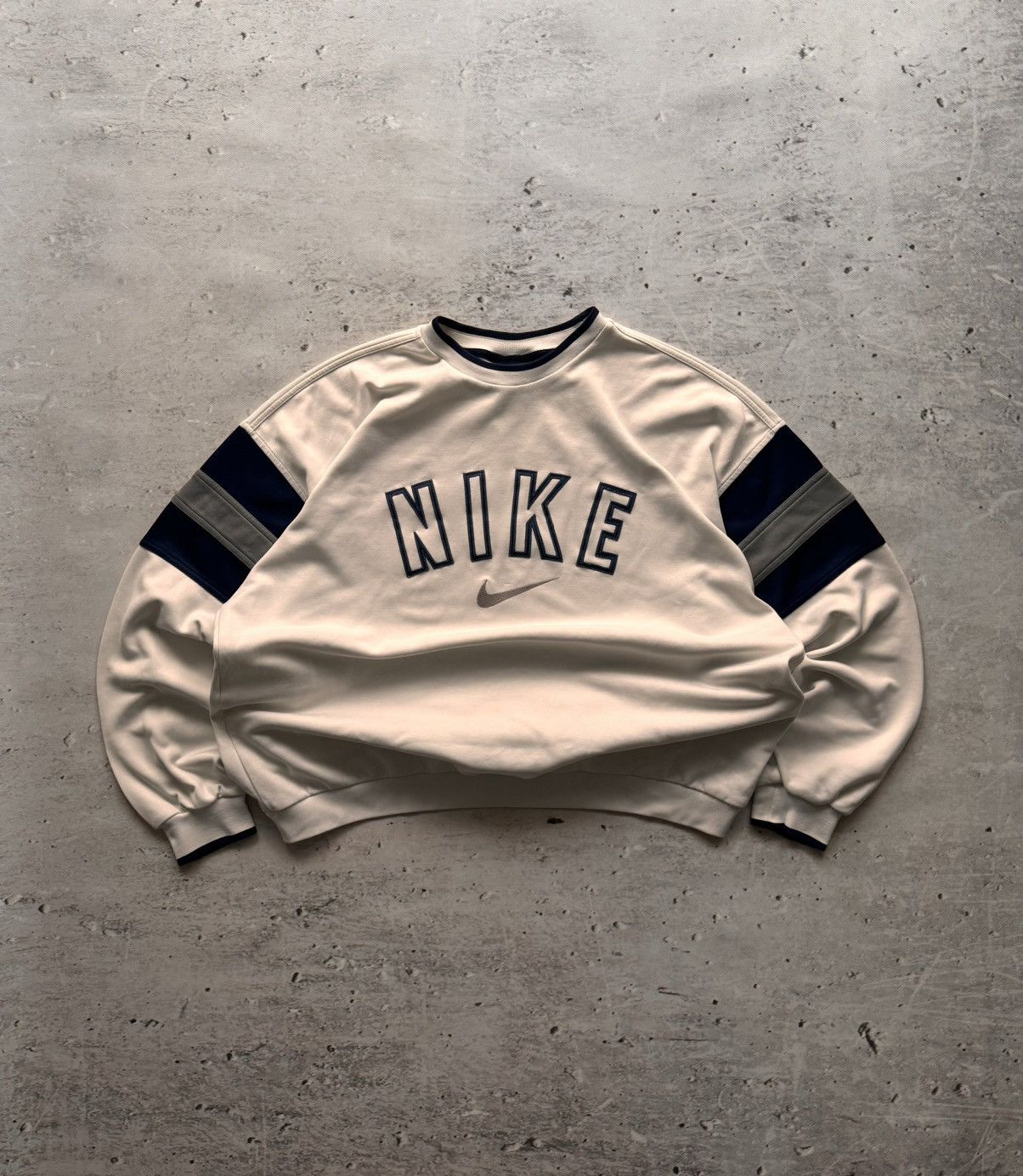 Nike × Vintage NIKE VINTAGE CENTER LOGO OVERSIZE BOXY SWEATSHIRT Size US XL / EU 56 / 4 - 1 Thumbnail