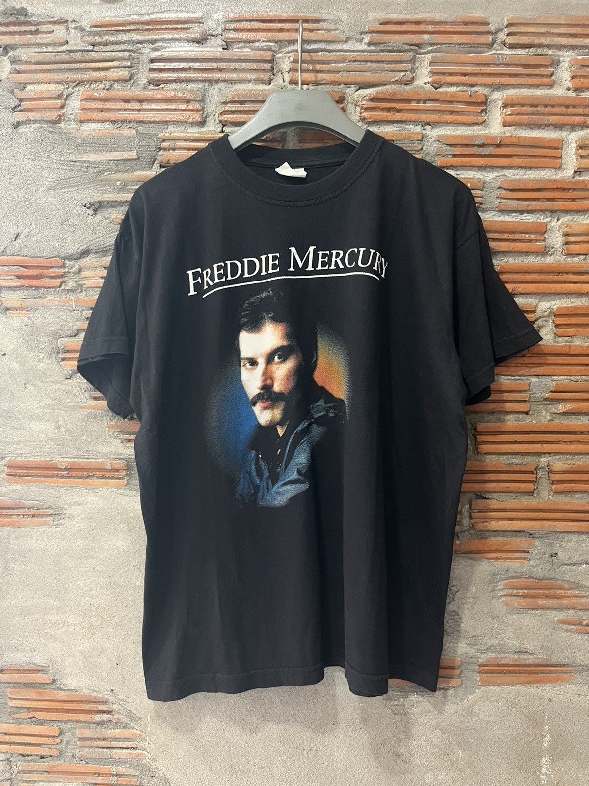 Band Tees Vintage FREDDIE MERCURY singer Queen band 90’s Tshirt Size US XL / EU 56 / 4 - 2 Thumbnail
