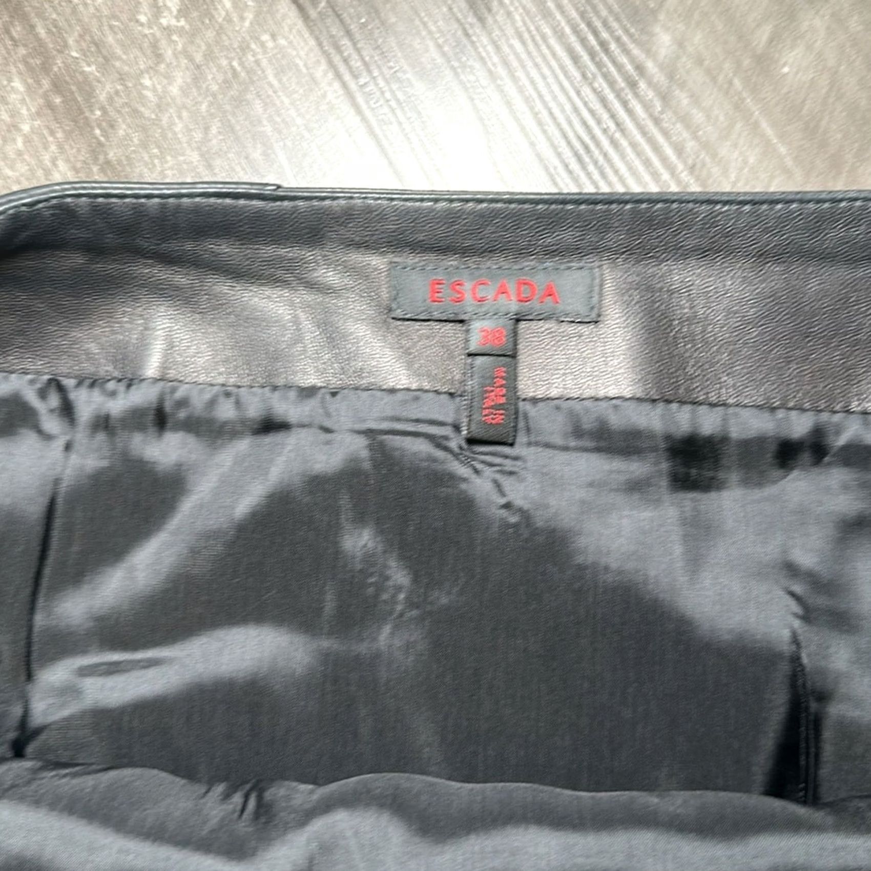 Escada VINTAGE ESCADA Lambskin Leather Skirt 38 Black Women Slim Straight Pencil Knee Length 23in 19in Hem 18in MS10936 Mens? Size 30" / US 8 / IT 44 - 5 Thumbnail