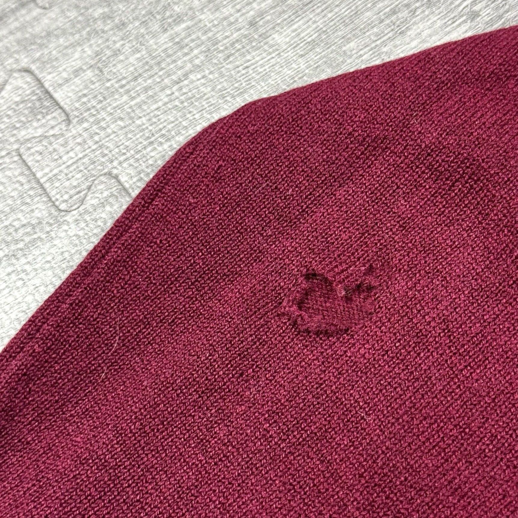 Vintage VINTAGE Smith's Bermuda England V-Neck Pullover Sweater Mens 44 Maroon Wool Regular Ivy Prep 80s Preppy Capstone Mens Size US XXL / EU 58 / 5 - 5 Thumbnail