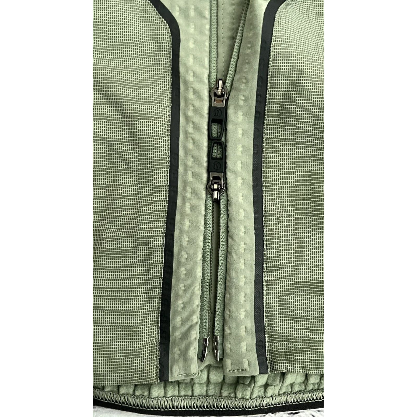 Lululemon Lululemon Men's Water-Repellent Fleece Hiking Vest Adult S Green Vest Mens Size US S / EU 44-46 / 1 - 4 Thumbnail