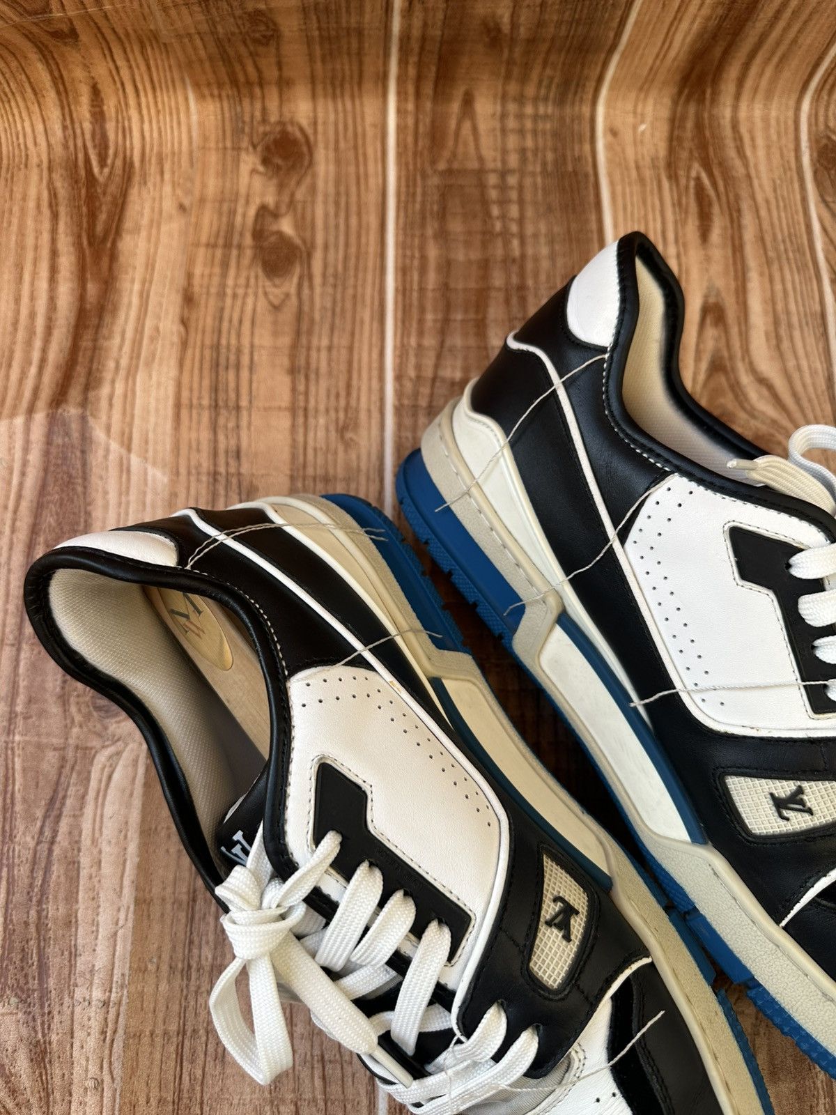 Louis Vuitton Louis Vuitton X Virgil Abloh Leather Lowtops Size US 9 / EU 42 - 9 Thumbnail