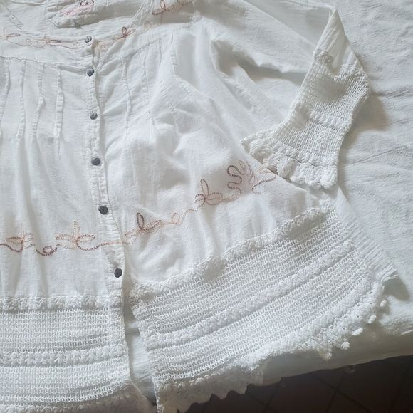 Designer Caamano White Crocheted L Slvs Botton Embroidered Made in Pe Size M / US 6-8 / IT 42-44 - 11 Thumbnail