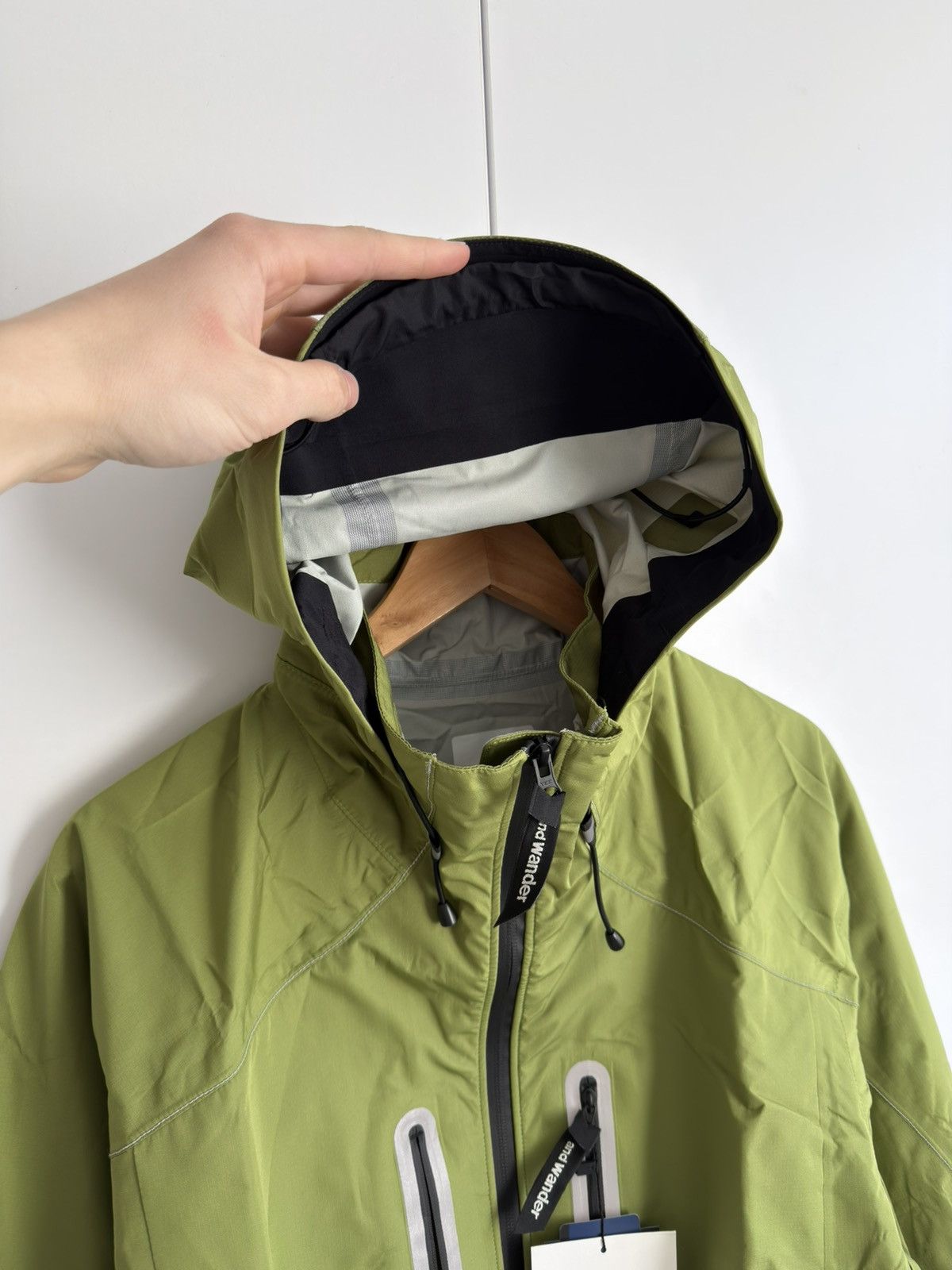 And Wander And Wander Pertex Hooded Jacket Olive Green Technical Shell Size US L / EU 52-54 / 3 - 10 Thumbnail