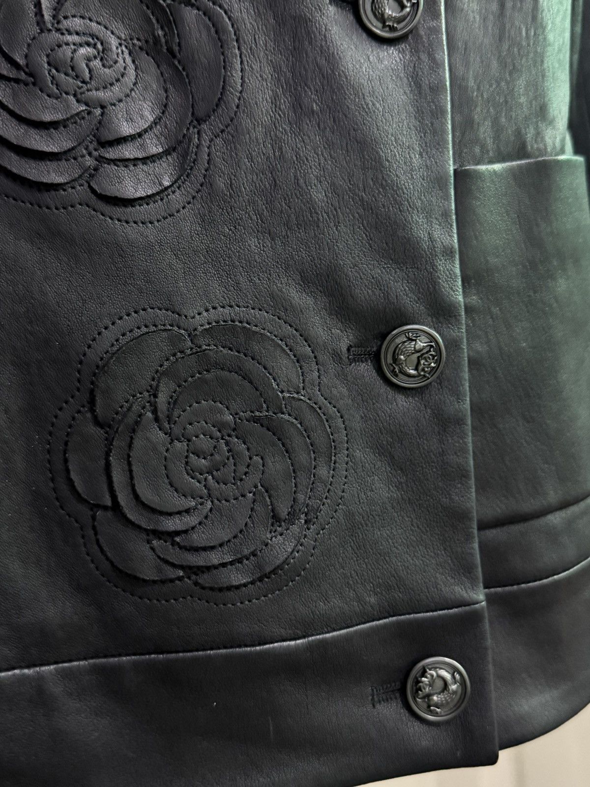 Chanel 13K Chanel 2010 Shanghai Collection Camellia Leather jacket Size XS / US 0-2 / IT 36-38 - 10 Thumbnail