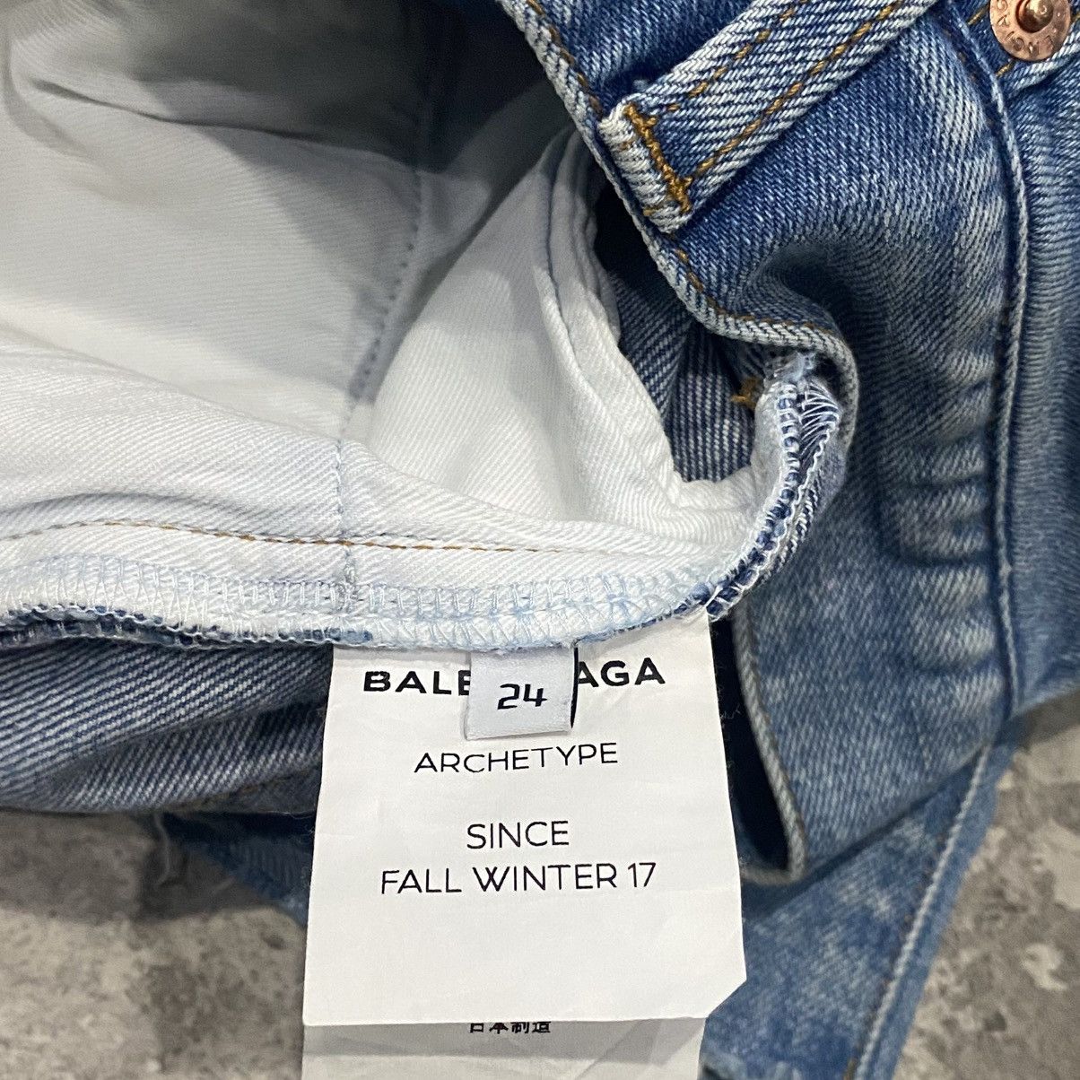 Balenciaga Balenciaga Distressed Denim Jeans Size 24" / US 00 / IT 34 - 2 Thumbnail