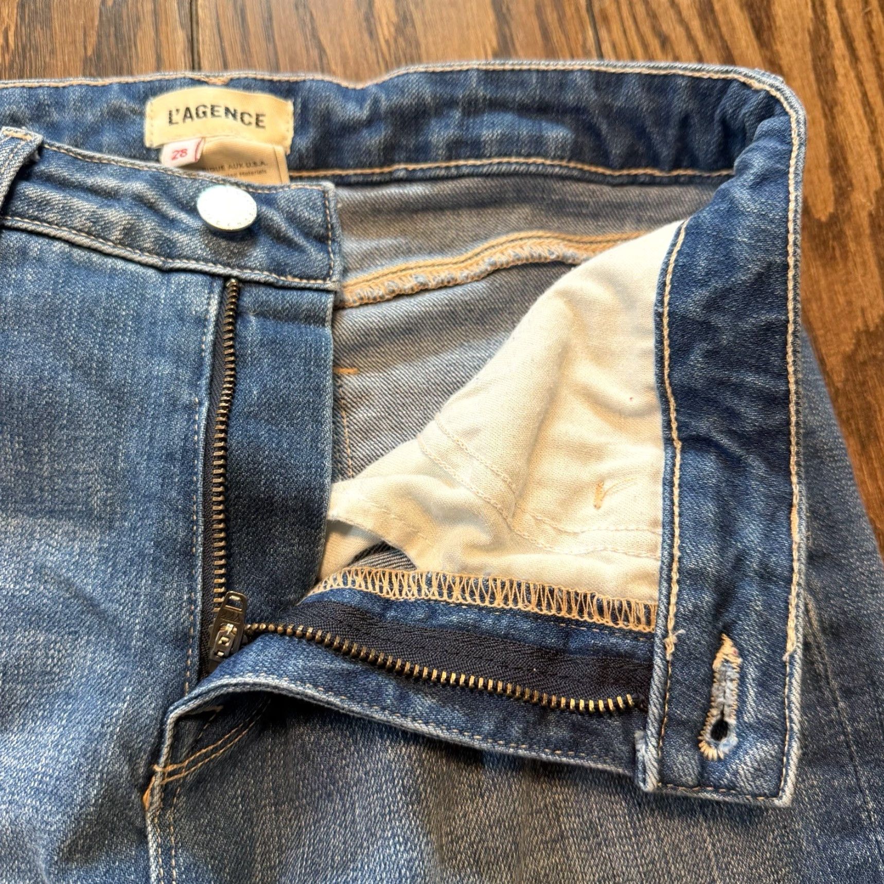 L'AGENCE L'AGENCE Ruth High Rise Straight Jeans Woodbridge Blue Raw Hem 28 2649HZNR Women's Jeans Slim Straight 5-Pocket Denim Rise >10.5in Regular Inseam 30in Size 28" / US 6 / IT 42 - 6 Thumbnail