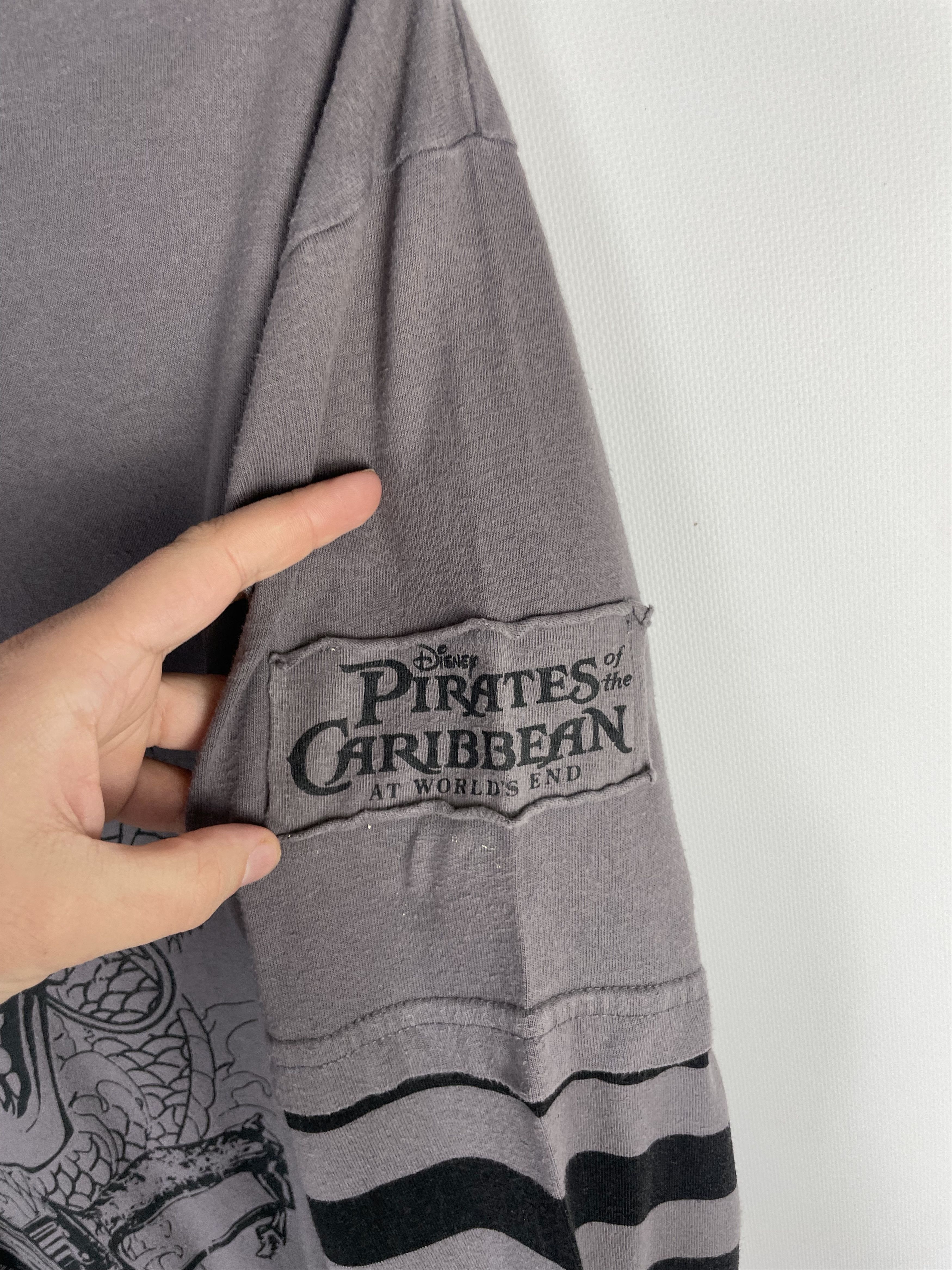 Disney Pirates of The Caribbean Vintage Longsleeve Size US L / EU 52-54 / 3 - 5 Thumbnail
