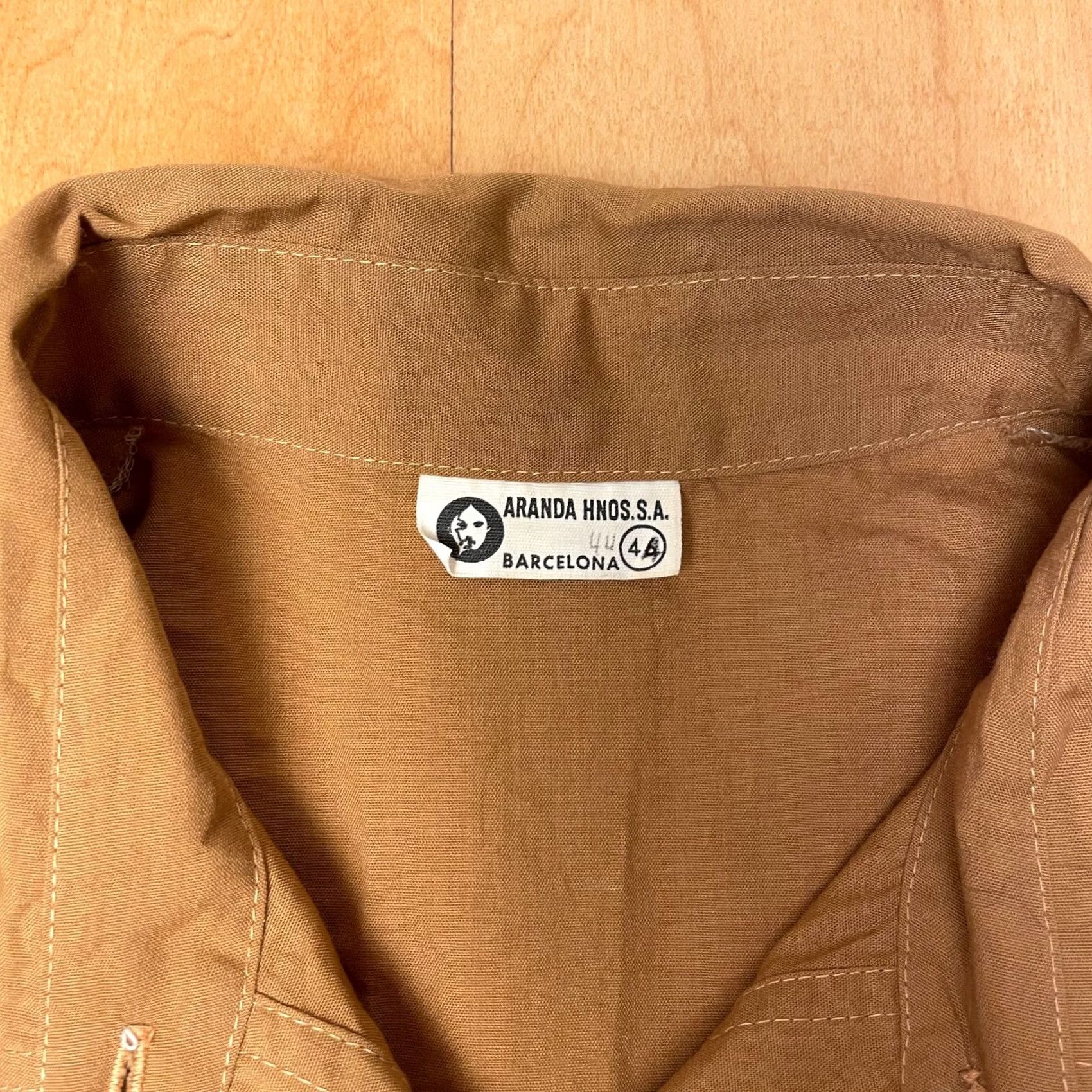 Vintage VINTAGE Brown XL Shirt Button Half Sleeve 1970s Work VTG Barcelona Made Size US XL / EU 56 / 4 - 5 Thumbnail