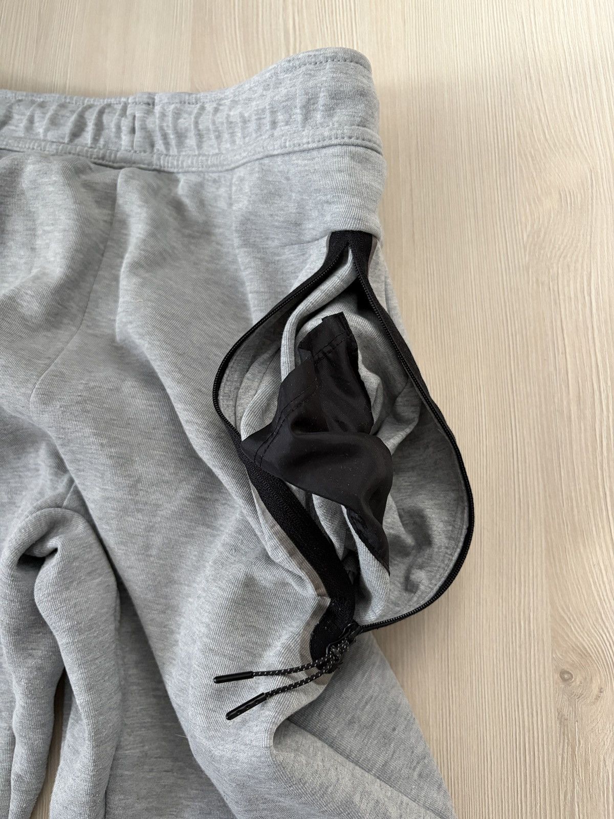 Nike Nike Tech Embroidered Joggers Sweatpants Size US 32 / EU 48 - 13 Thumbnail