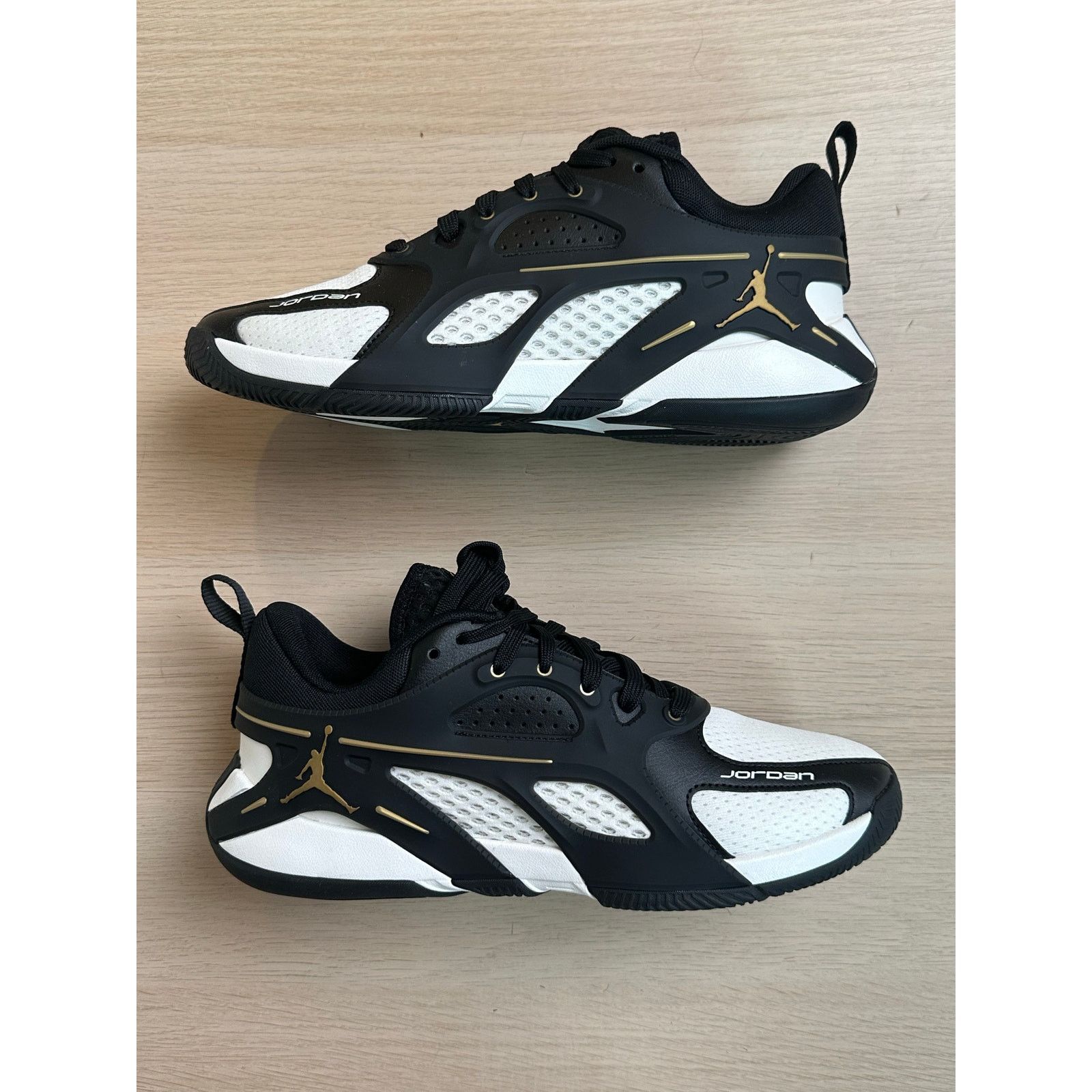 Jordan Brand Jordan Heir Black Basketball Sneaker -Size 7.5M - Mint Size US 7.5 / EU 40-41 - 3 Thumbnail