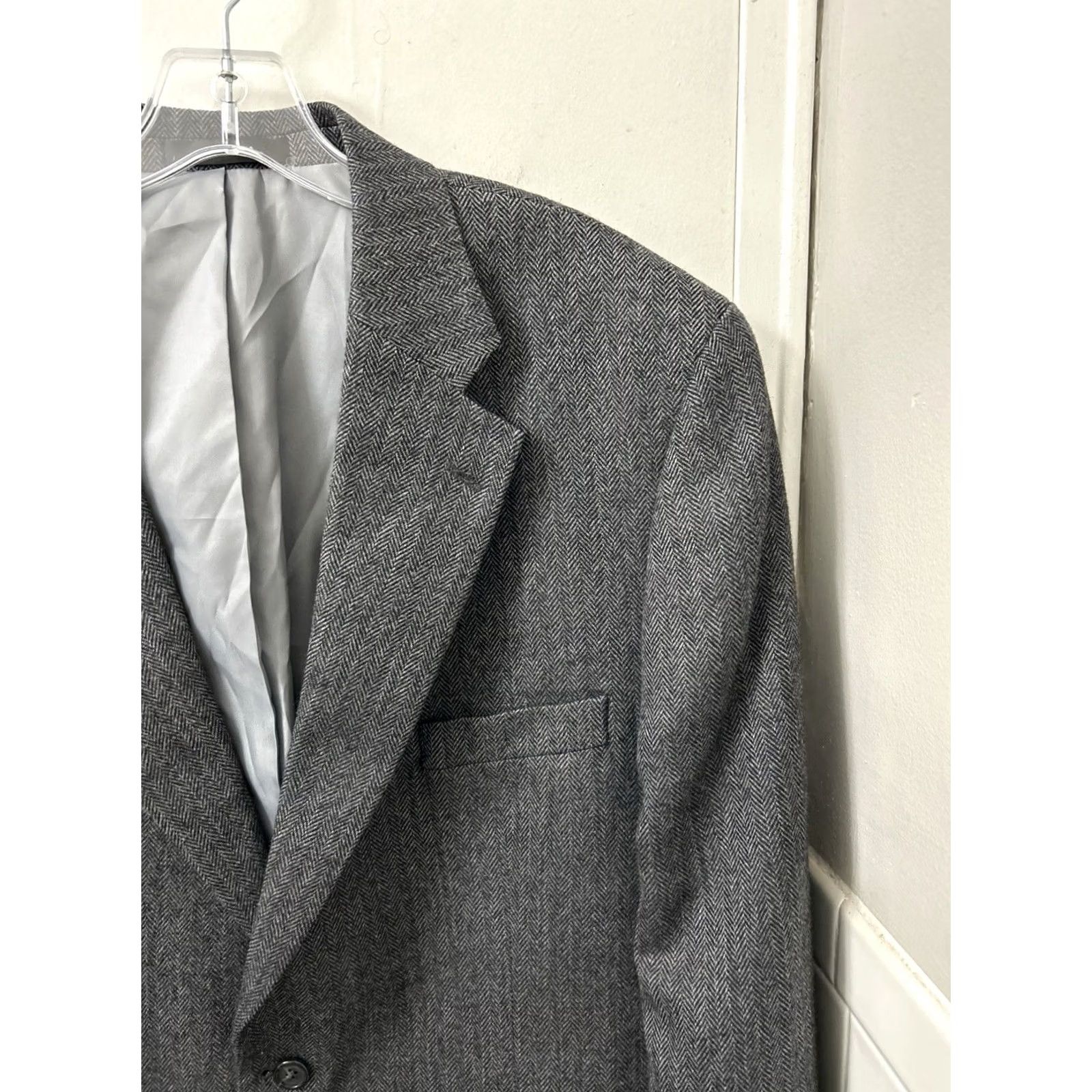 Vintage Savile Row Mens Blazer 44R Gray Herringbone 100% Lambswool Sport Coat Two-Button Chest Welt Pocket Notch Lapel Regular Fit Vintage: No Mens Size 44R - 4 Thumbnail