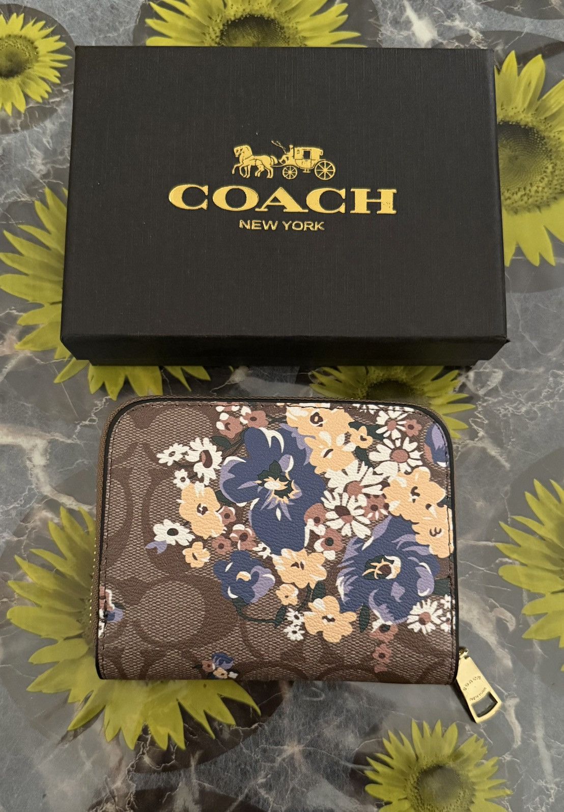 Coach Coach Brown Signature Floral Bouquet Small Zip Wallet Size ONE SIZE - 2 Thumbnail