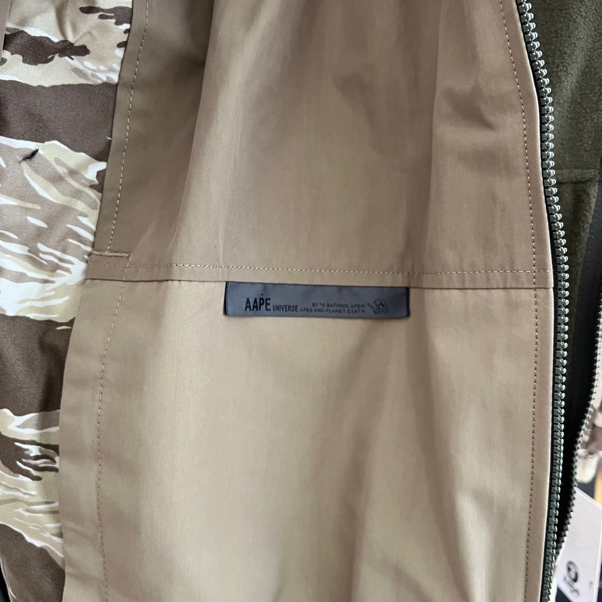 Aape AAPE by Bape Light Beige Khaki Reversible Camo Bomber Jacket Size US L / EU 52-54 / 3 - 6 Thumbnail