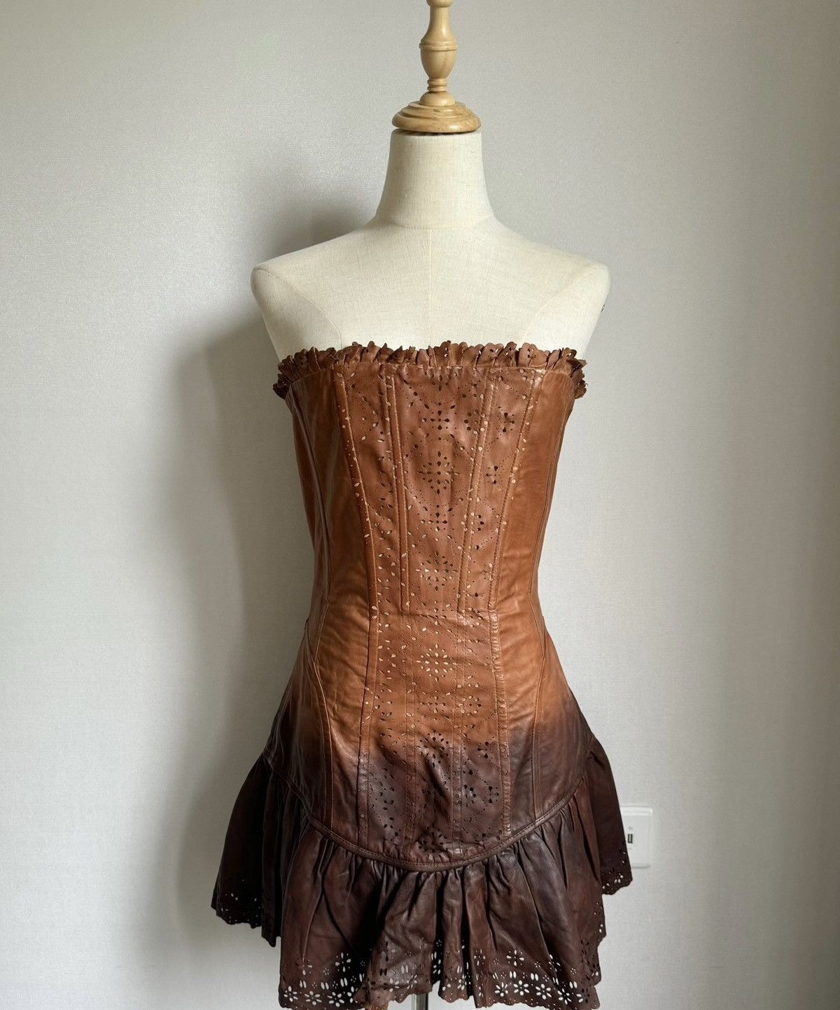 Dolce & Gabbana DG 2010 fashion show leather skirt Size S / US 4 / IT 40 - 1 Thumbnail