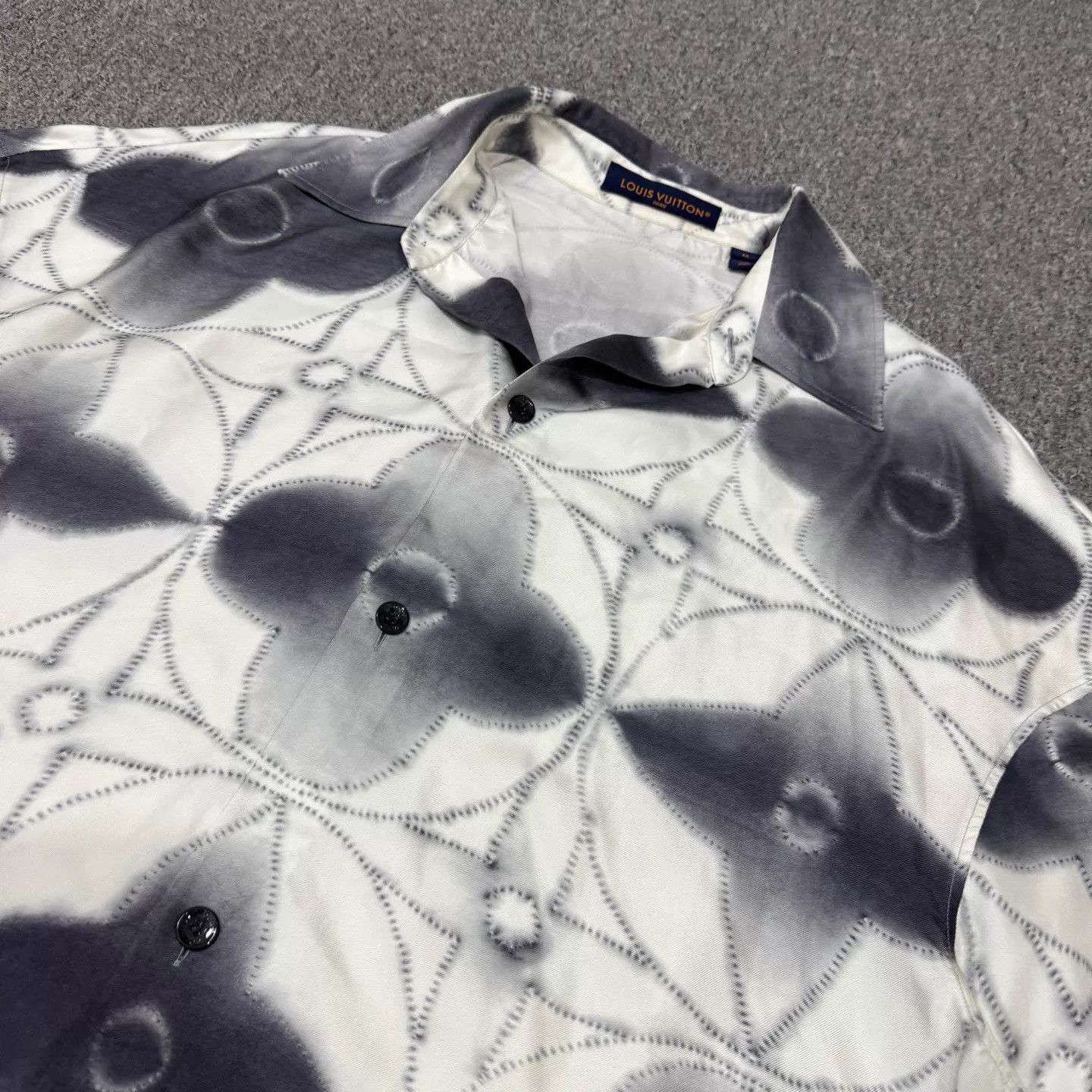 Louis Vuitton LV ink wash all-over silk short-sleeve shirt M 99 new Size US M / EU 48-50 / 2 - 3 Thumbnail