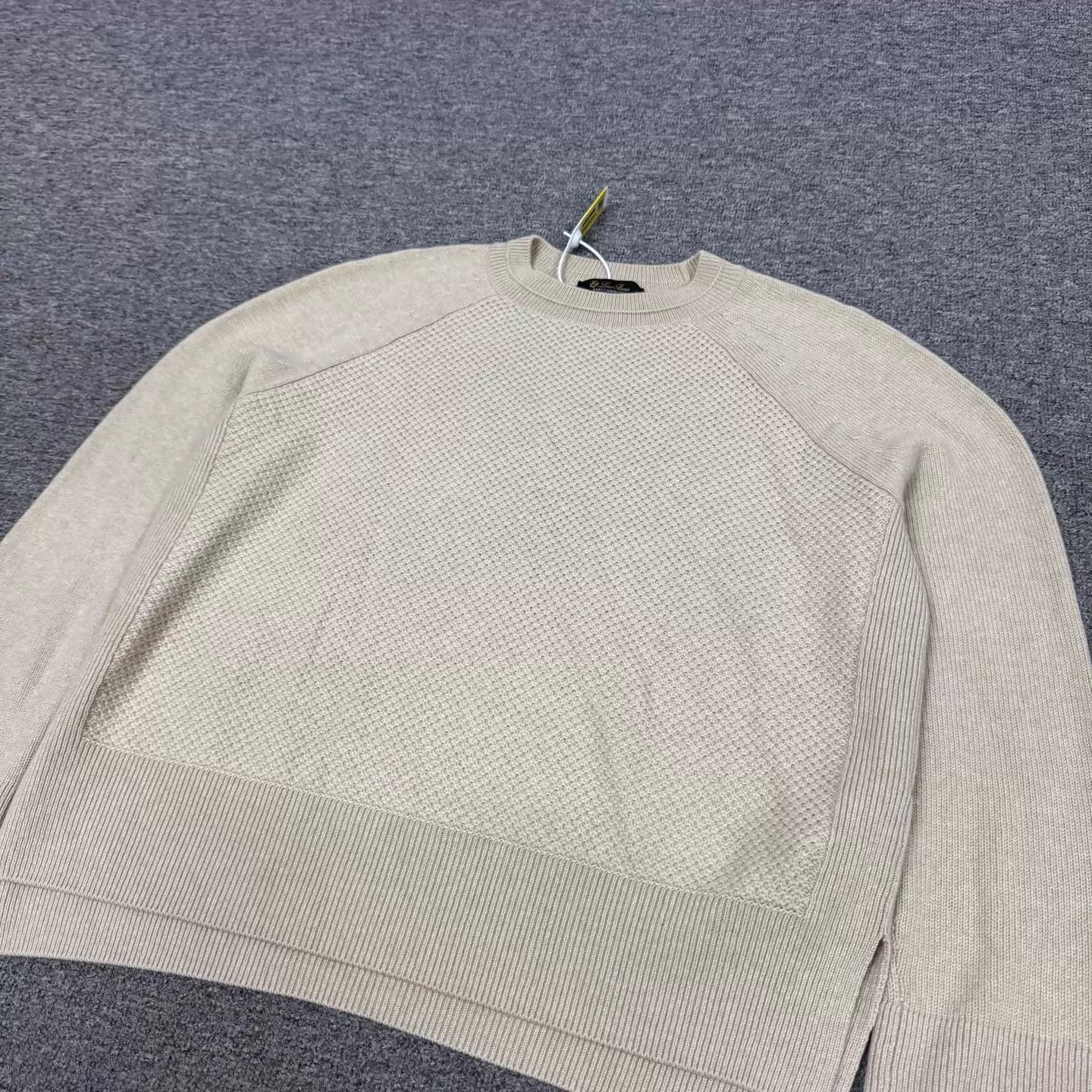 Loro Piana Loro Piana Beige Baby Cashmere Crew Knit Size 44 99 New Size M / US 6-8 / IT 42-44 - 3 Thumbnail