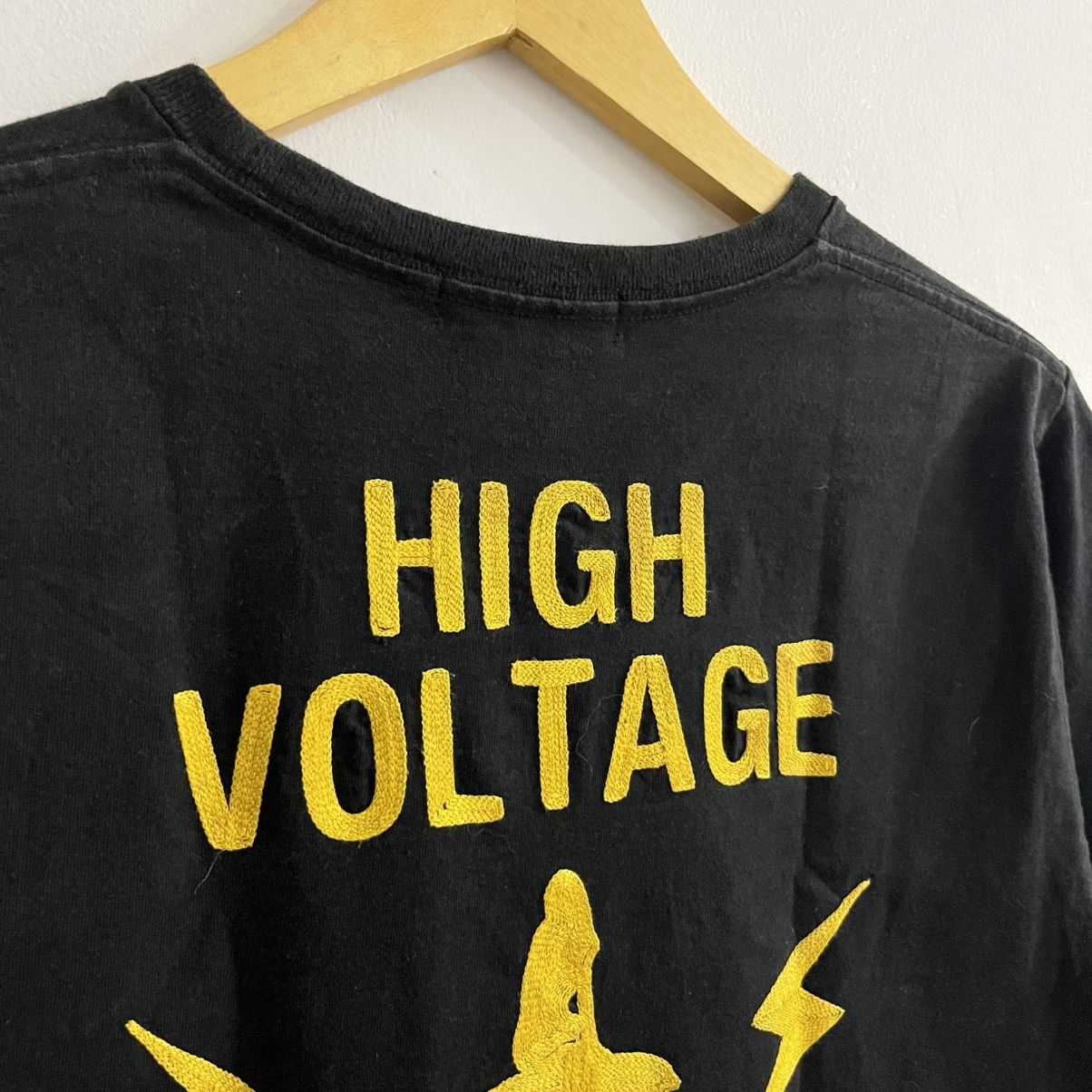 Hysteric Glamour Rare Hysteric Glamour High Voltage Embroidered Tee Size US M / EU 48-50 / 2 - 3 Thumbnail