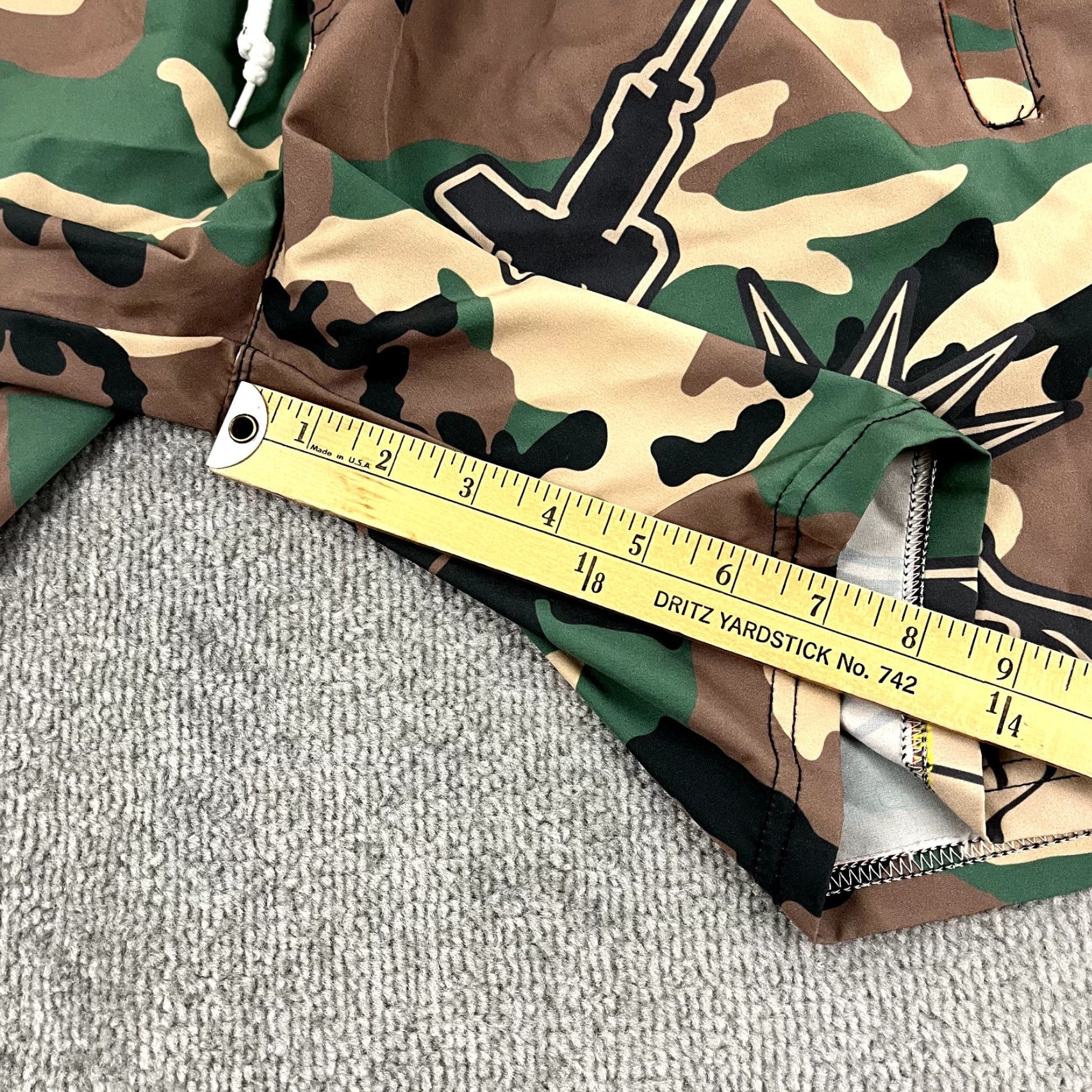 Vintage GREATER HALF Shorts Men L 7" Green Camo Lady Liberty Rifle Gun Workout Gym Casual Activewear Elastic Waist Pockets Breathable Size US 33 - 6 Thumbnail