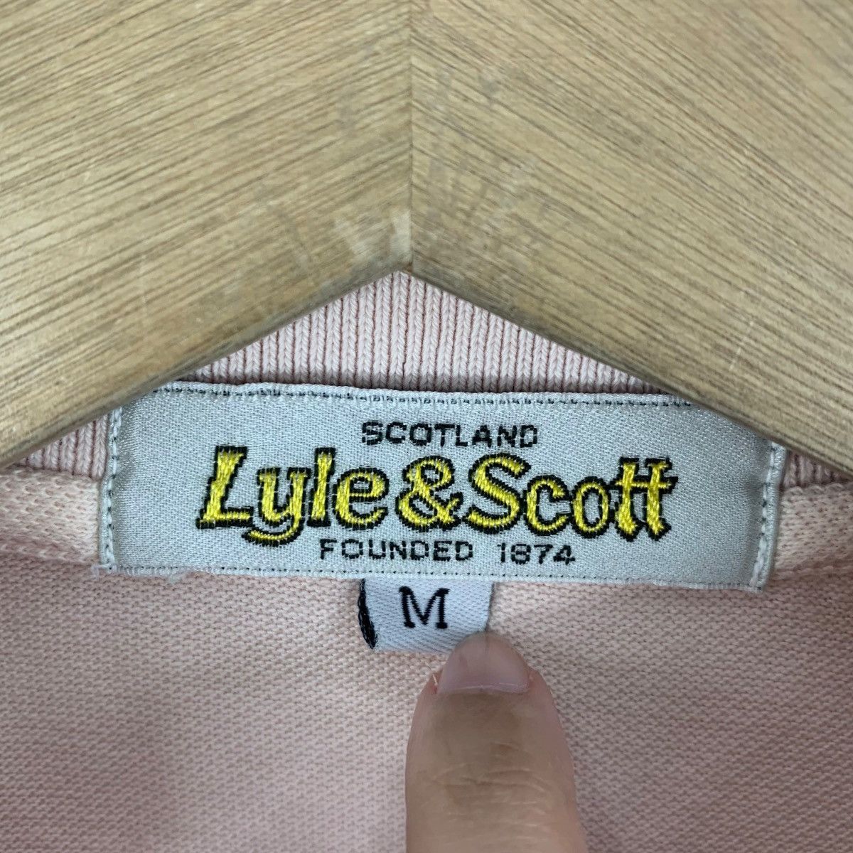 Lyle & Scott Vintage LYLE & SCOTT SCOTLAND Embossed Logo Polo Tee Size M / US 6-8 / IT 42-44 - 5 Thumbnail