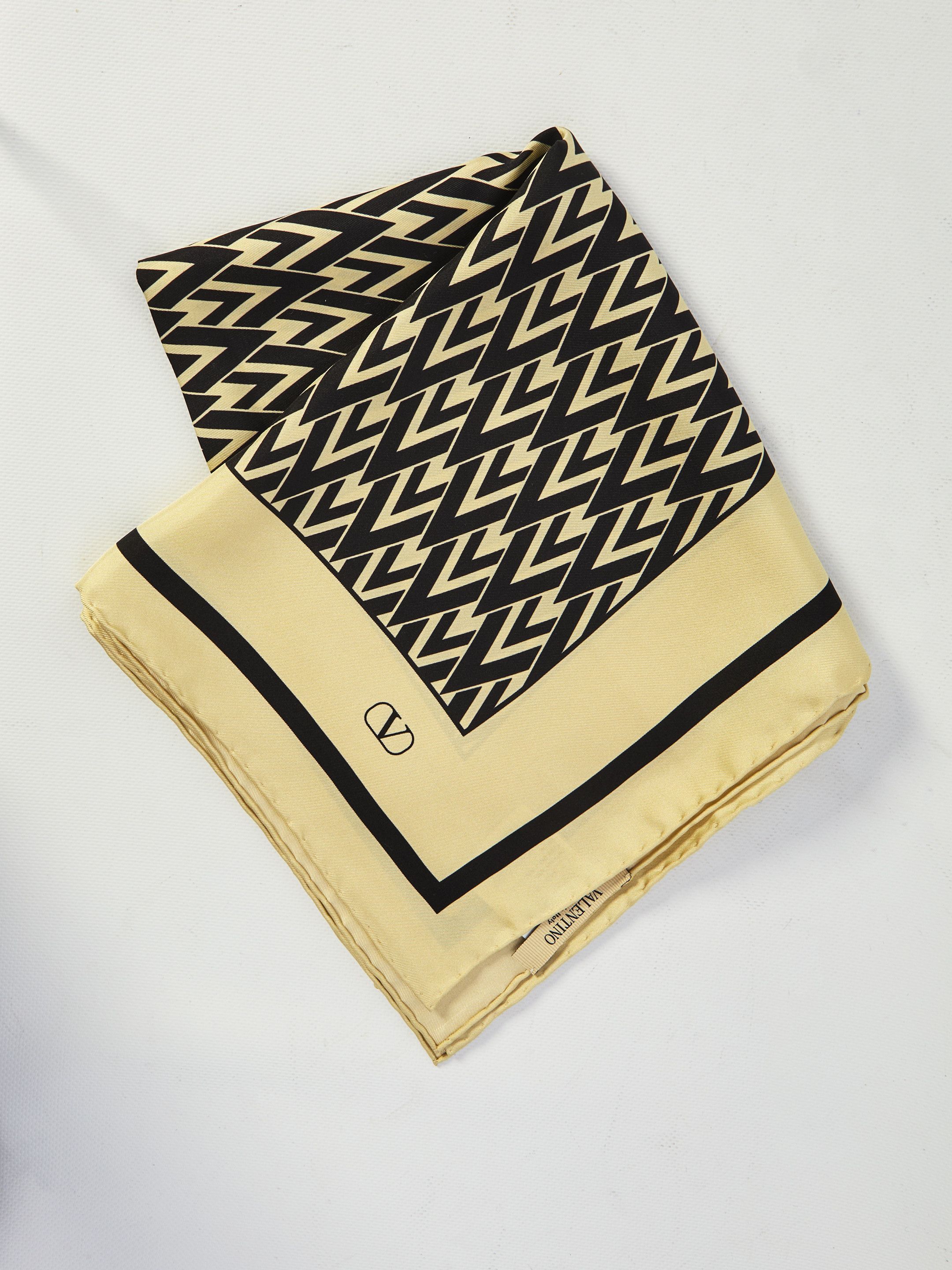 Valentino Garavani Printed silk scarf QT - USA Duties Paid