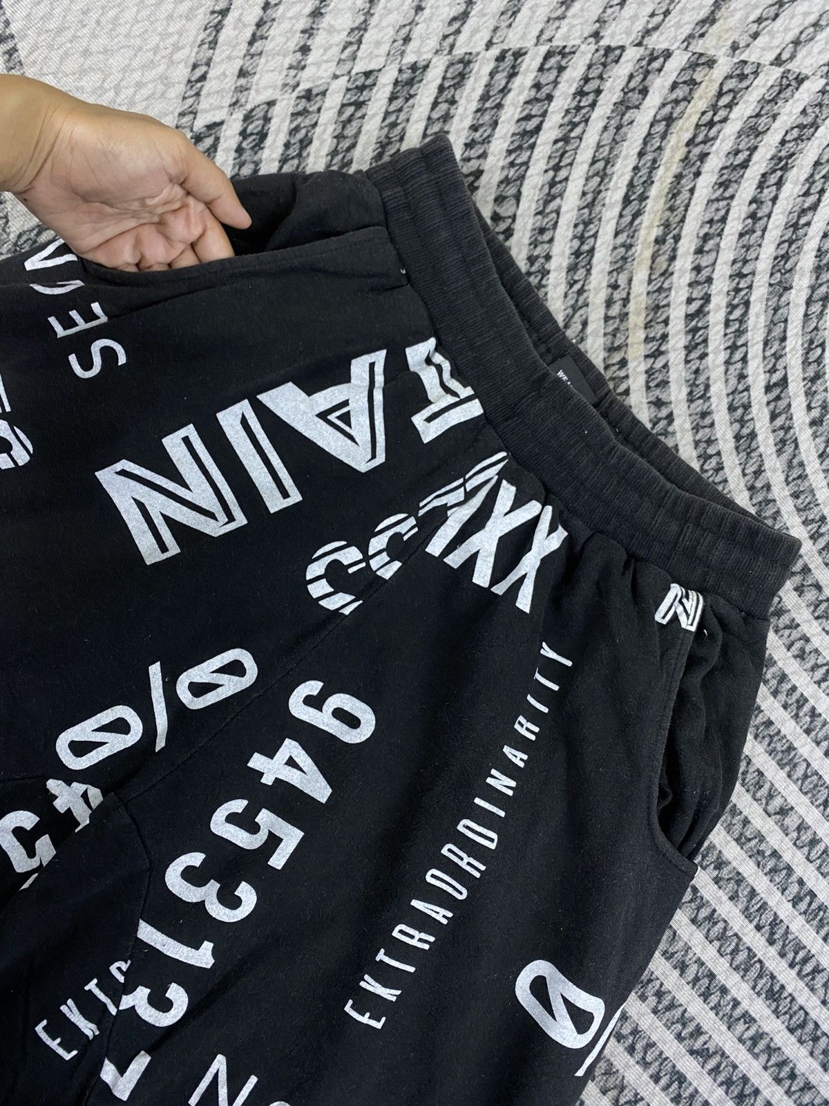 Japanese Brand Vtg B One Soul White Word Casual Sweatpant Size US 26 / EU 42 - 5 Thumbnail