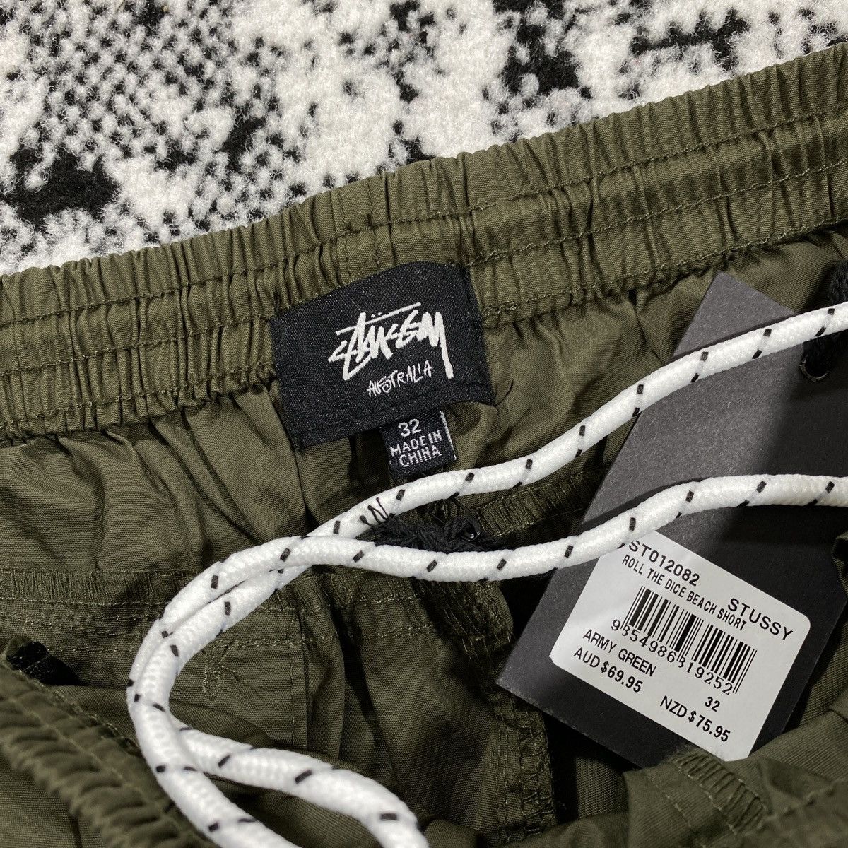 Other STUSSY ROLL THE DICE BEACHSHORTS - ARMY GREEN - 32 Size US 32 / EU 48 - 6 Thumbnail