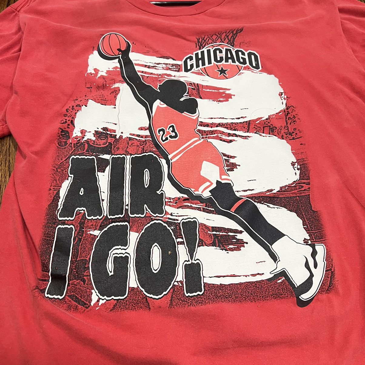 Vintage VTG 90’s CHICAGO JORDAN “AIR I GO” TEE Size US XXL / EU 58 / 5 - 2 Thumbnail
