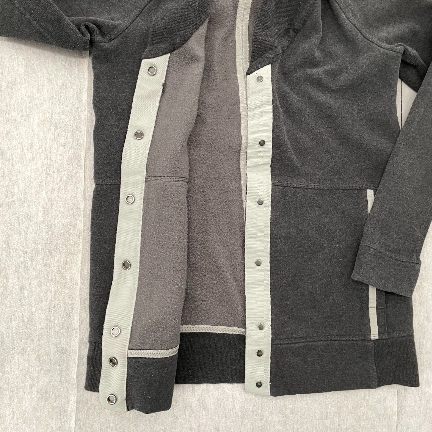 Lululemon Lululemon Jacket Womens 6 Gray Yin To My Yang Cardigan Fleece Snap Pocket Ladies Size M / US 6-8 / IT 42-44 - 3 Thumbnail