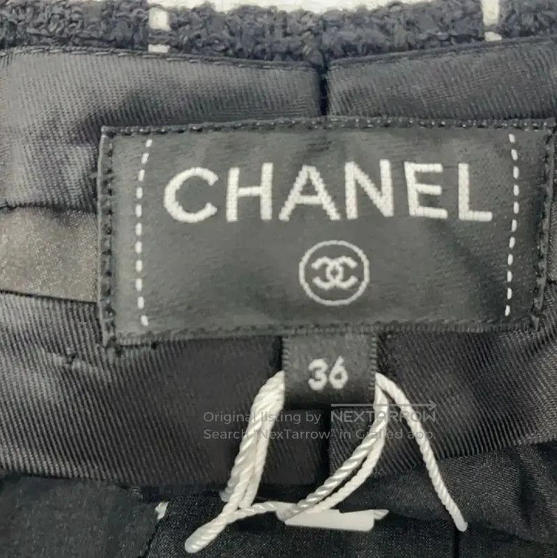 Chanel Chanel Black Wool Women's Shorts . Size 28" / US 6 / IT 42 - 3 Thumbnail